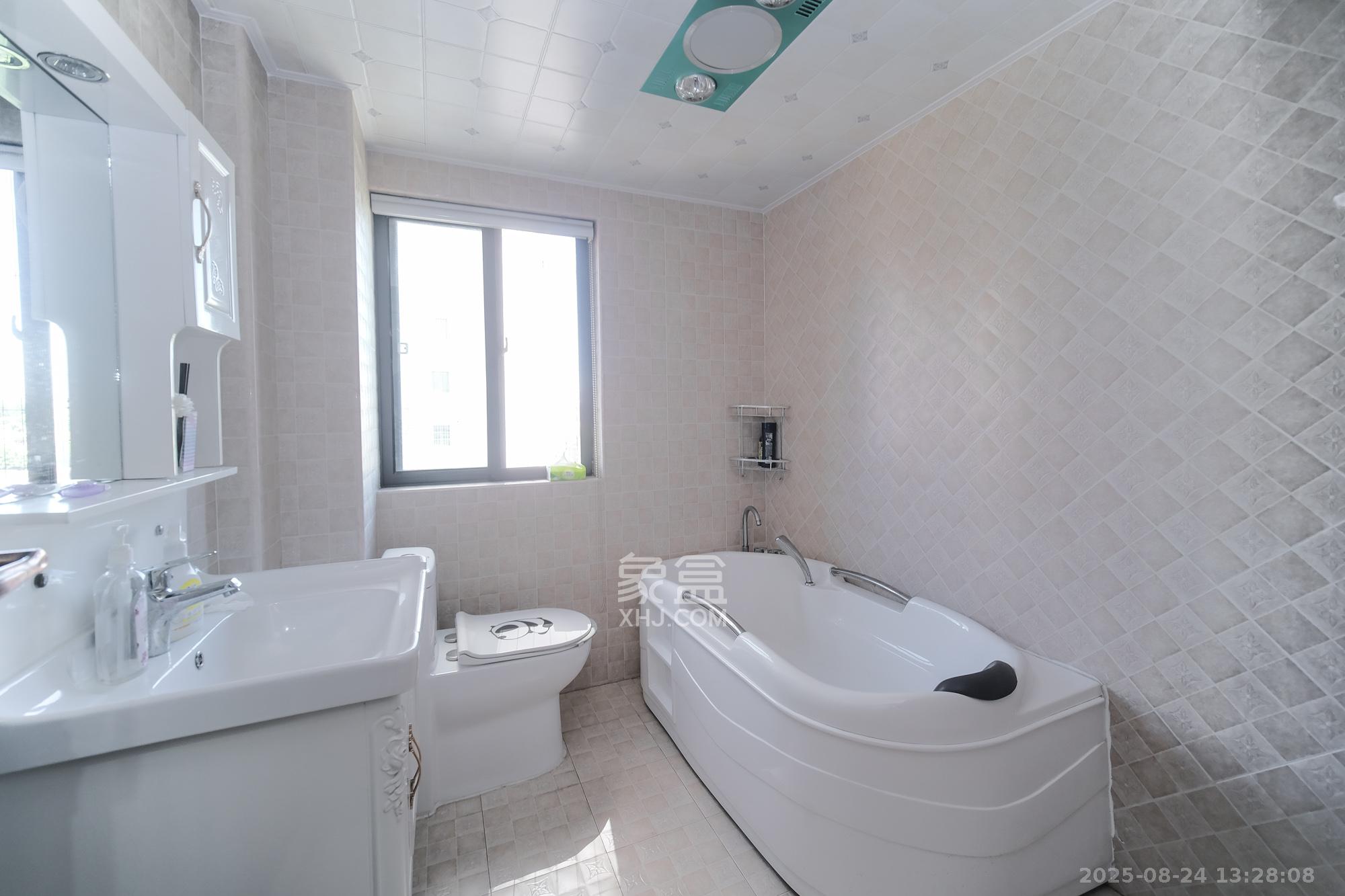 丰源国际  3室2厅2卫    81.0万卫生间