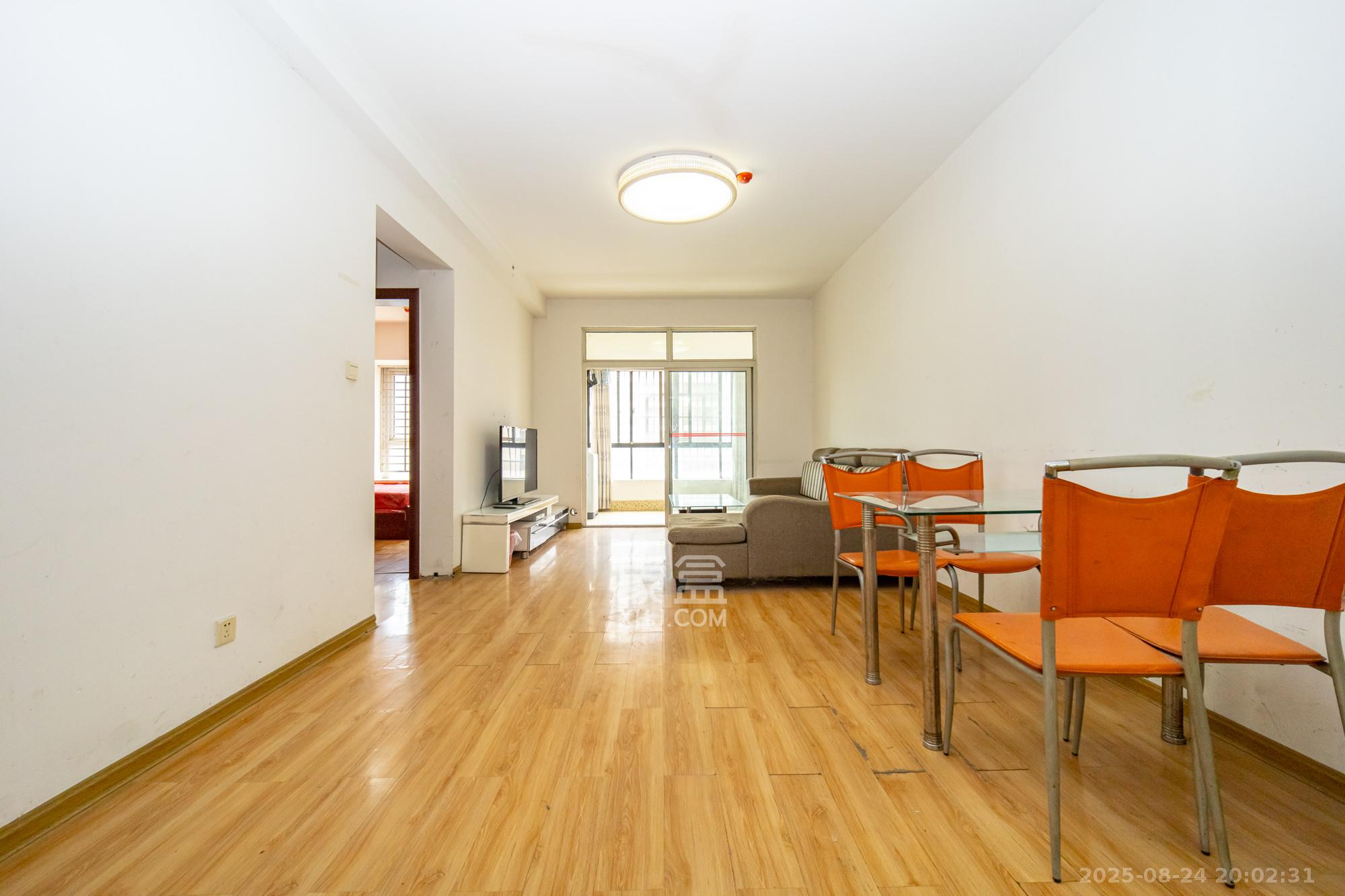 新长海广场 2室1厅1卫 36.8万 新长海广场 2室1厅1卫 36.8万客厅