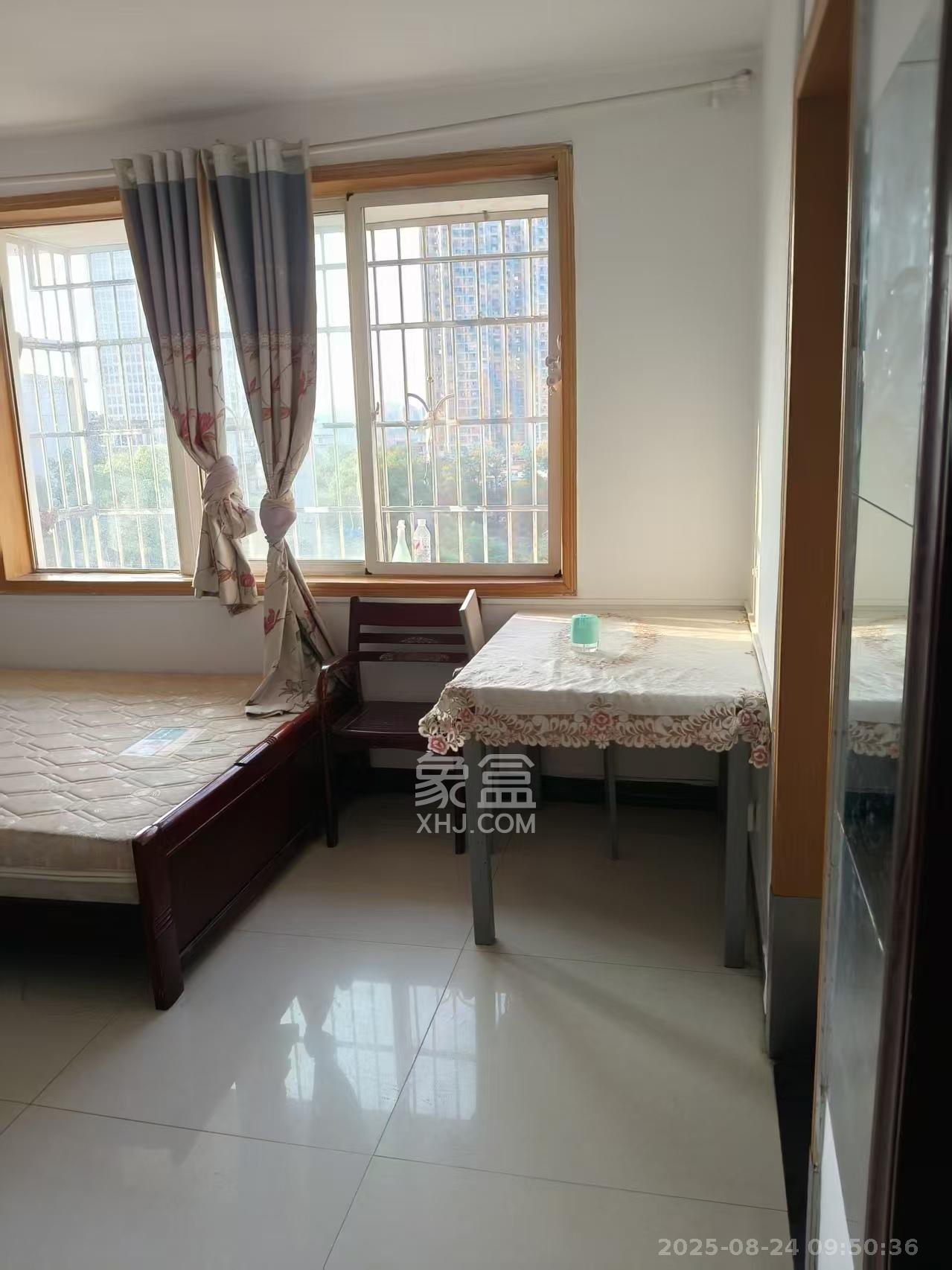 景湾小区(井湾小区) 1室1厅1卫 1000.0元/月 景湾小区(井湾小区) 1室1厅1卫 1000.0元/月室内图