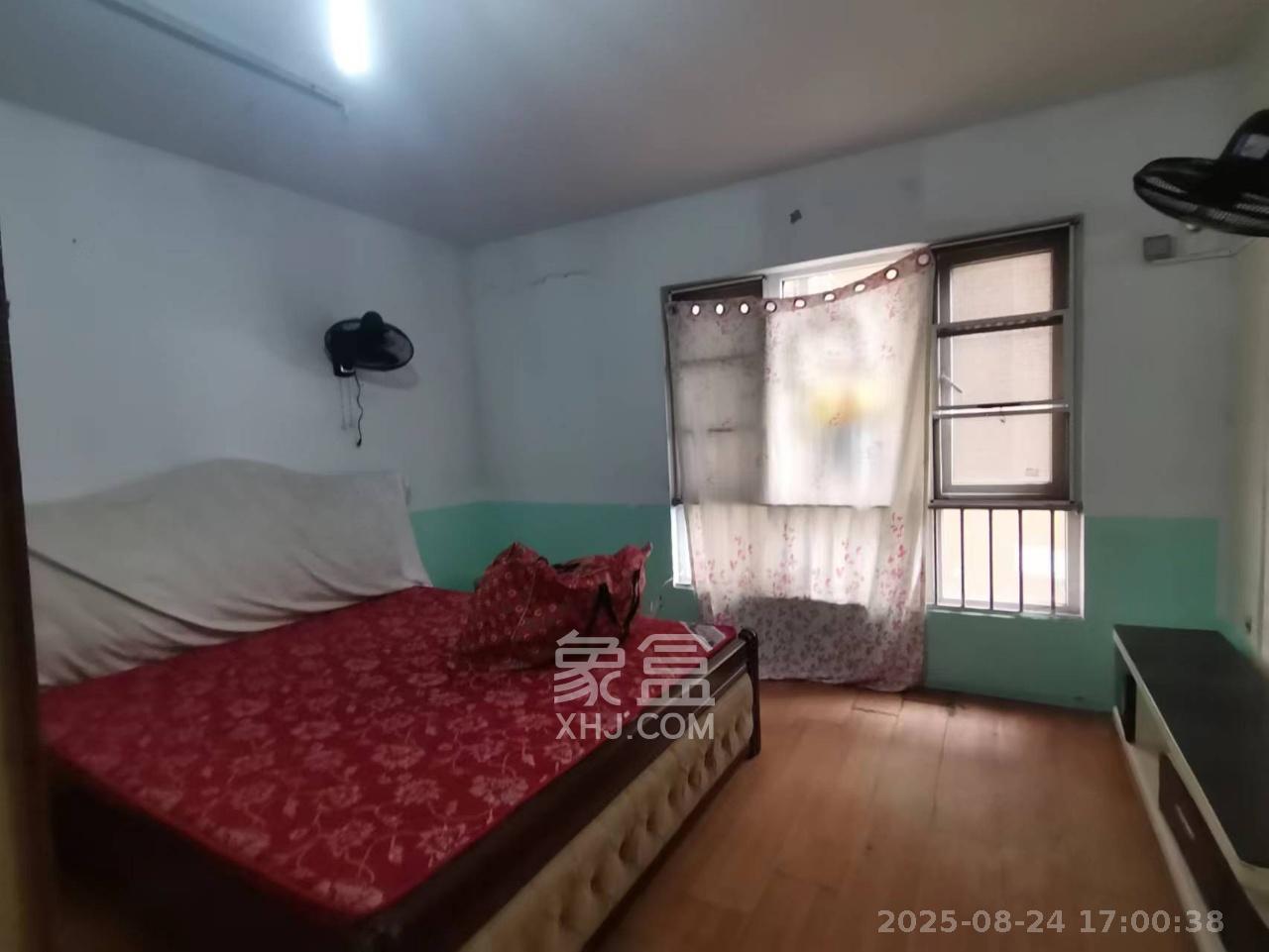 嘉华城（一期）  4室2厅2卫    2300.0元/月