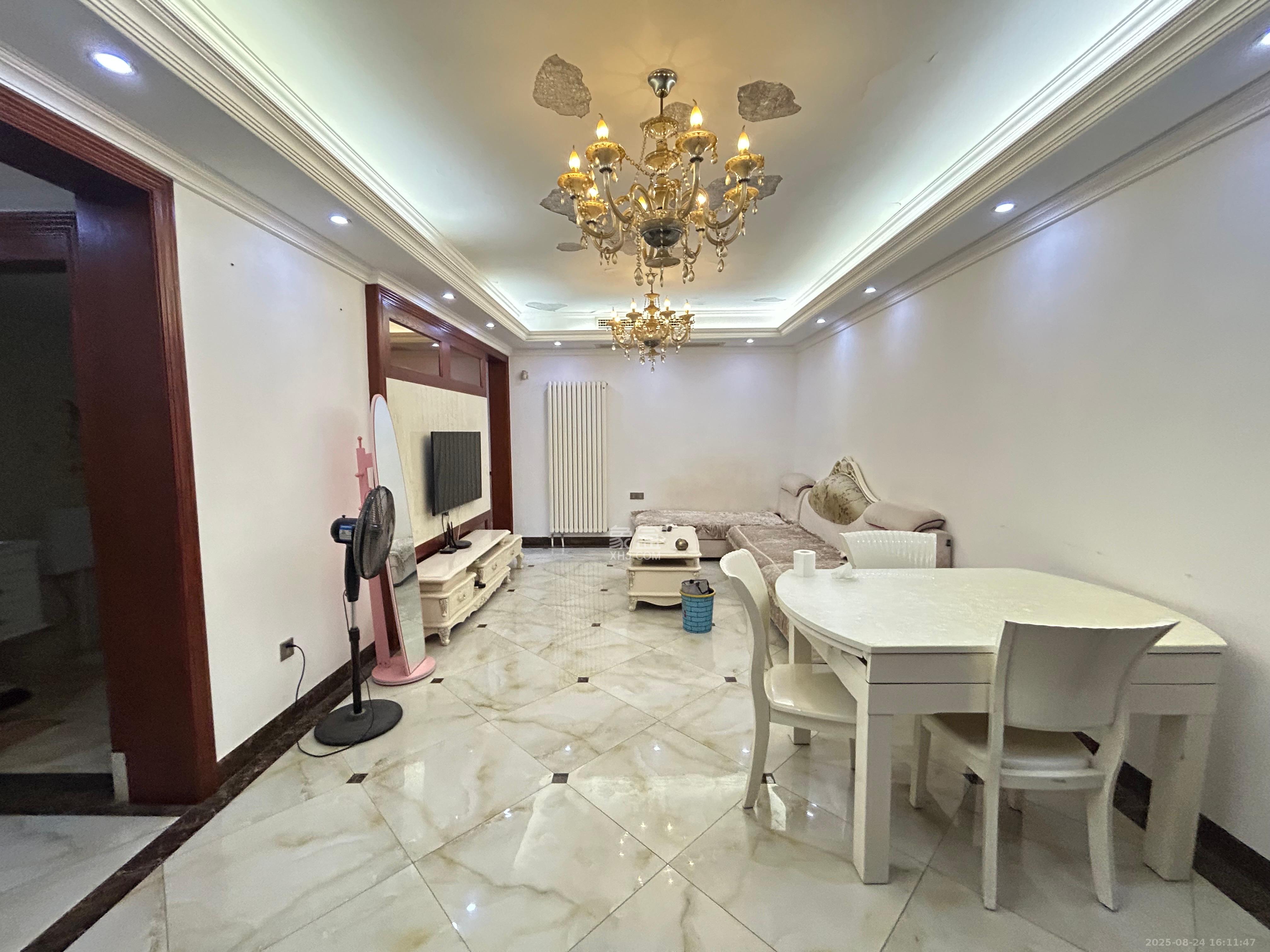 怡海星城  1室2厅1卫    1600.0元/月室内图