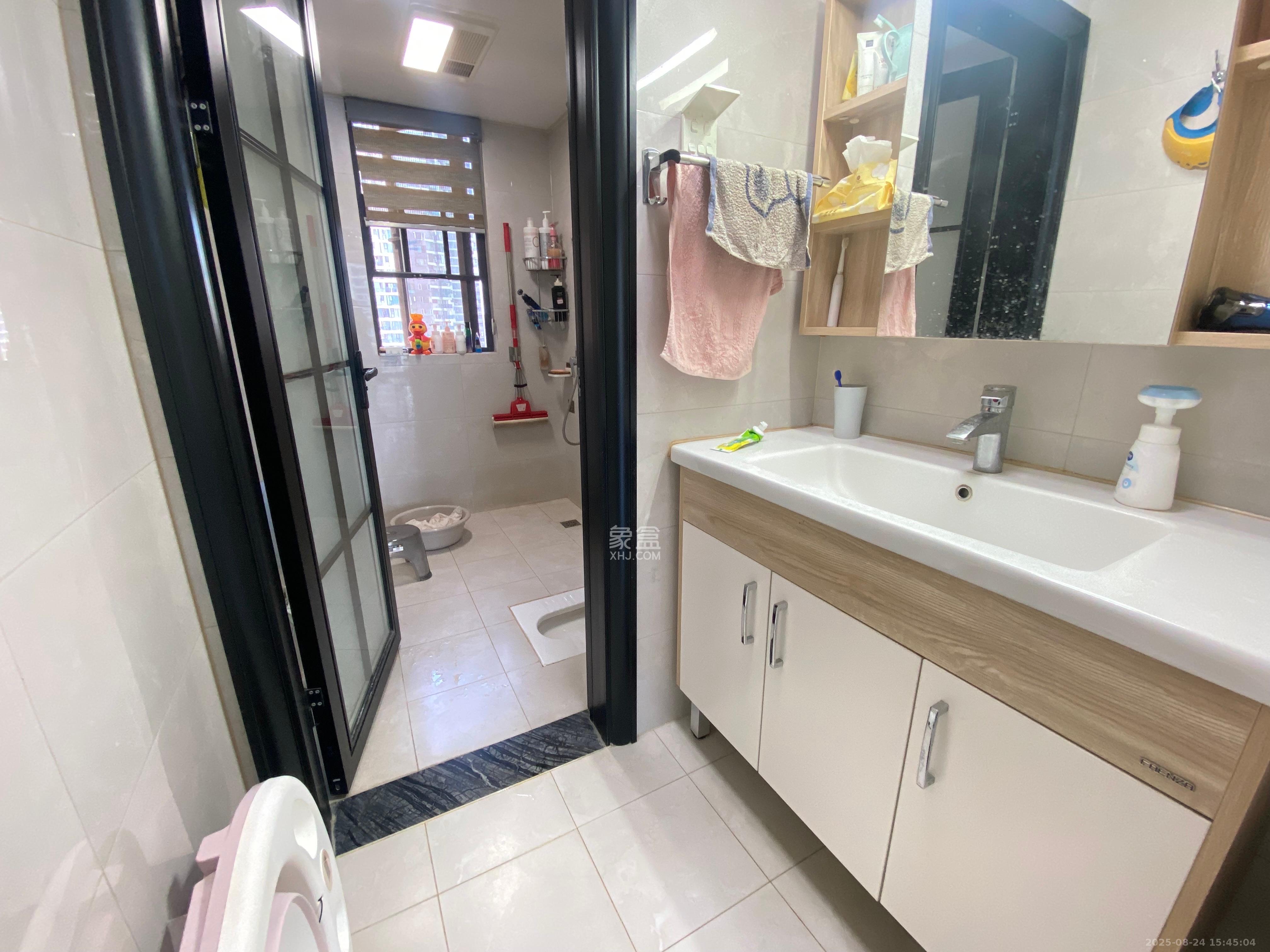 保利西海岸B区  3室2厅2卫   4200.00元/月室内图