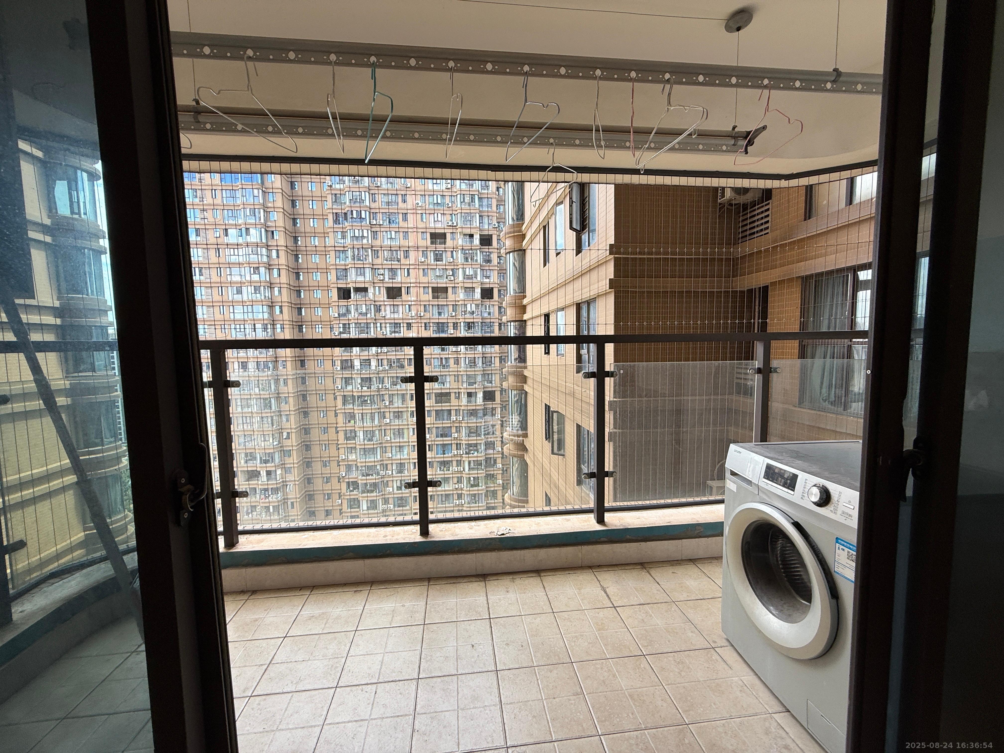 润和长郡(润和紫郡二三期) 4室2厅2卫 2300.0元/月 润和长郡(润和紫郡二三期) 4室2厅2卫 2300.0元/月室内图