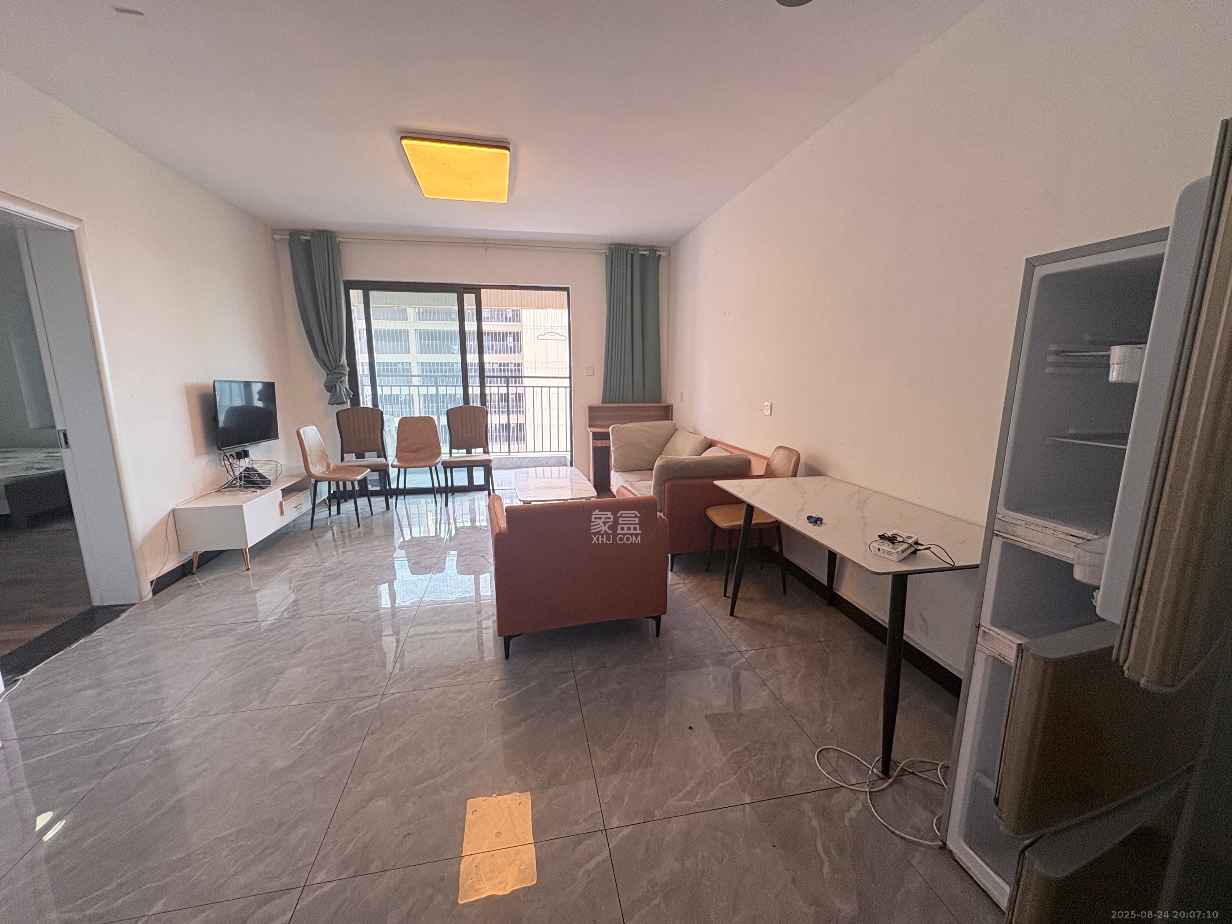 金辉优步花园  3室2厅1卫    2500.0元/月室内图