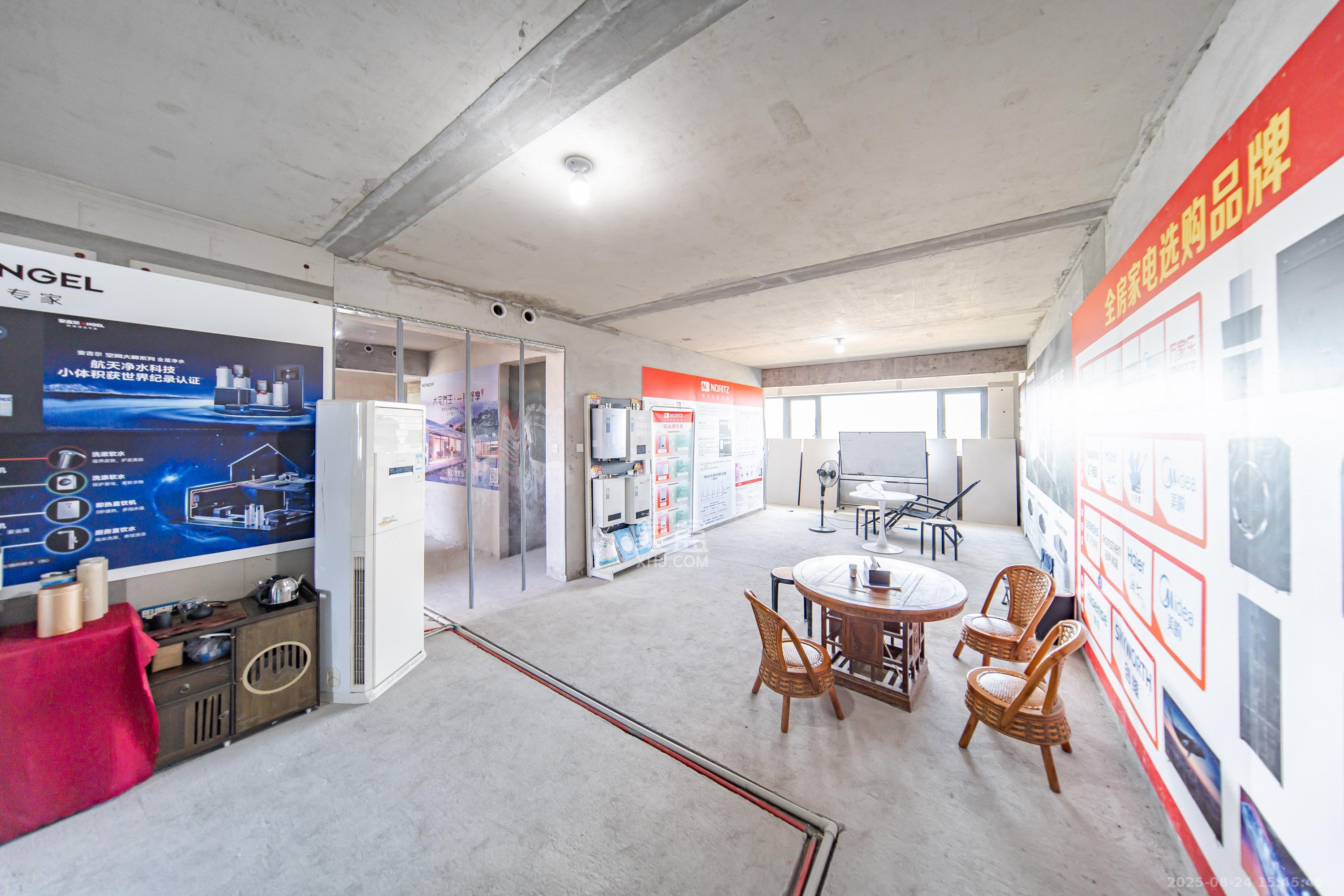 中建钰山湖  4室2厅2卫   220.00万客厅