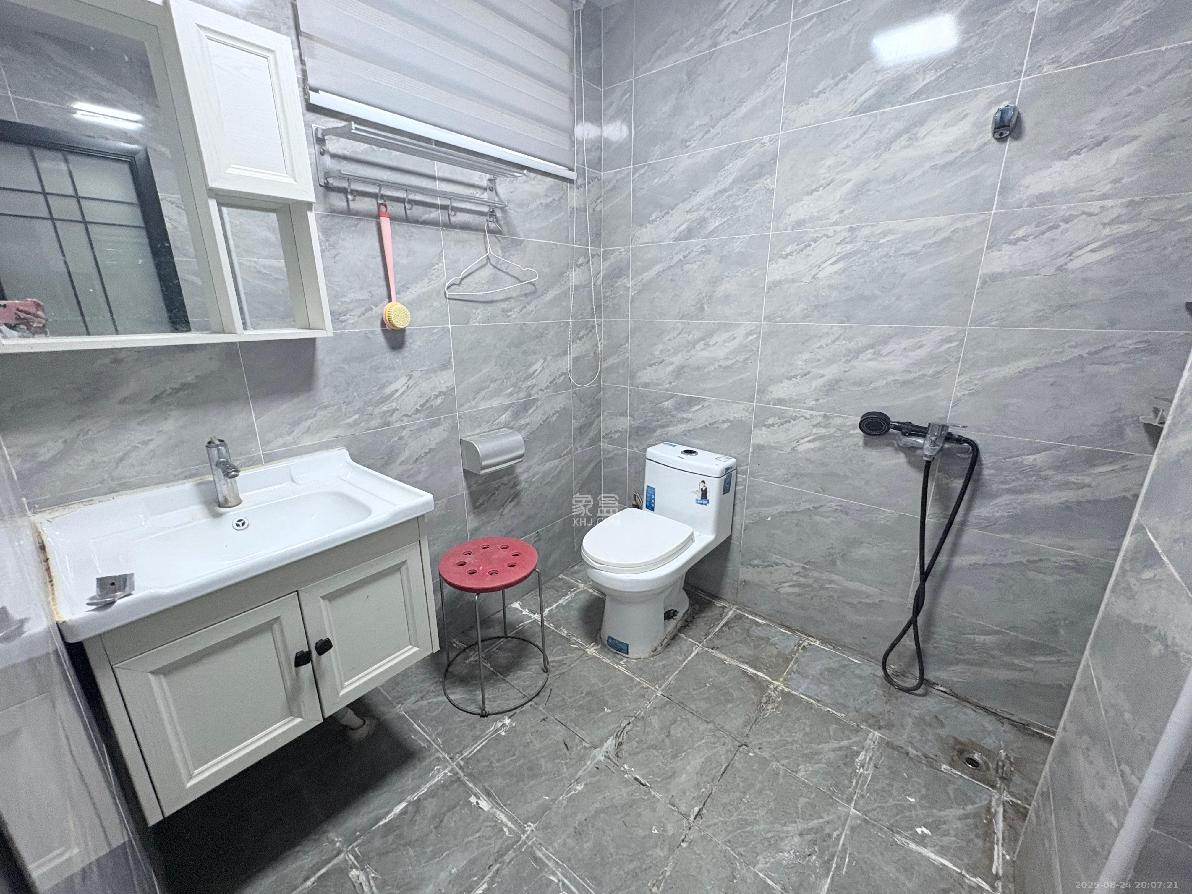 金辉优步花园  3室2厅1卫    2500.0元/月室内图