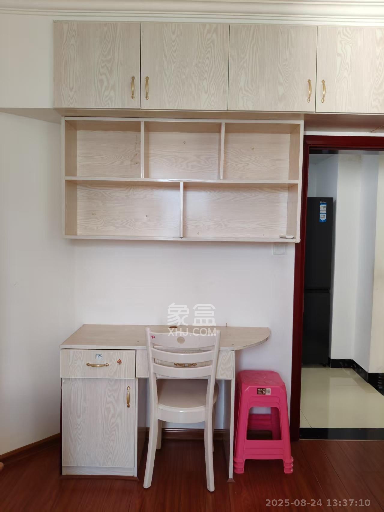 芙蓉广场农行单位宿舍  2室1厅1卫    2600.0元/月 芙蓉广场农行单位宿舍  2室1厅1卫    2600.0元/月室内图