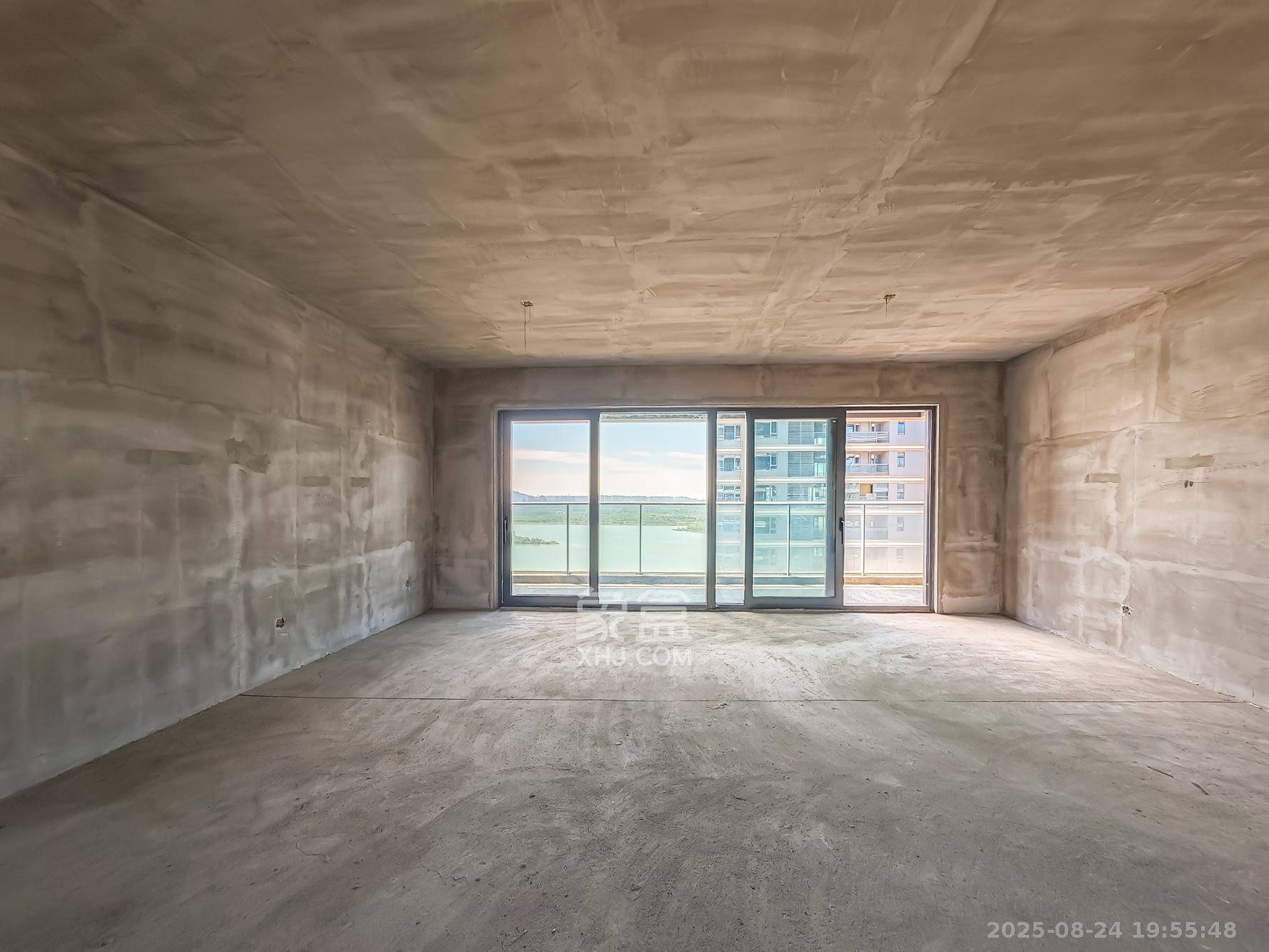 绿城桂满湘江 4室2厅2卫 172.0万 绿城桂满湘江 4室2厅2卫 172.0万客厅