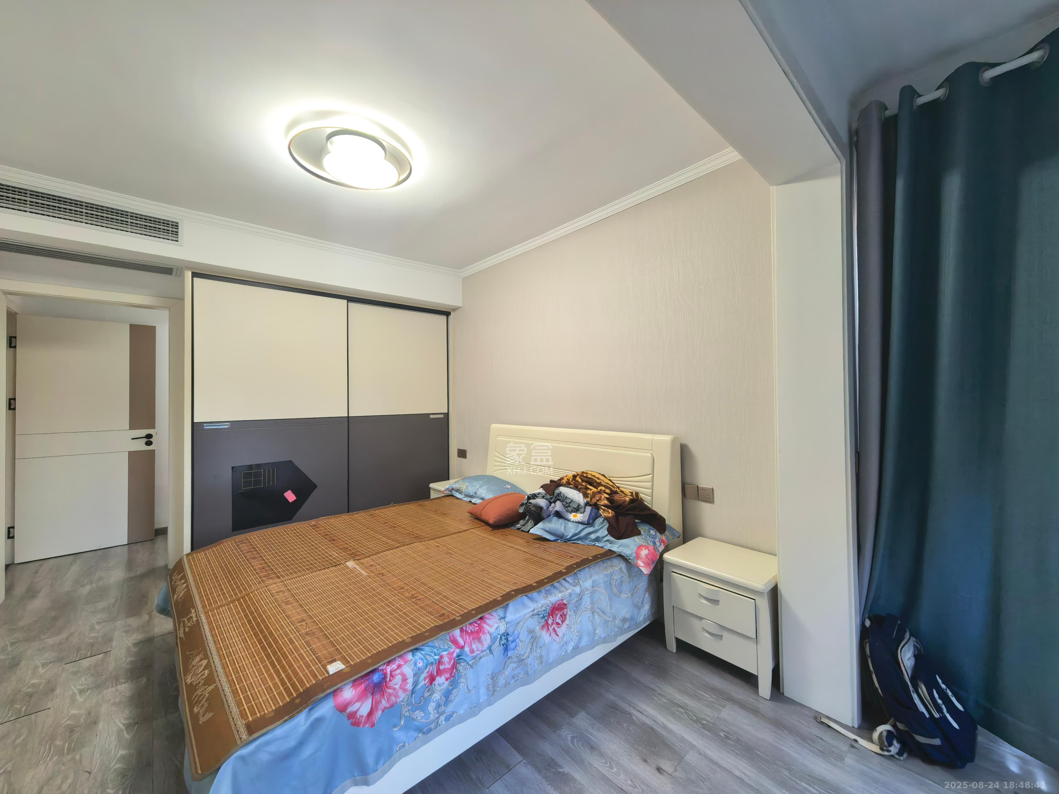 星湖湾二期洋房 4室2厅2卫 4000.0元/月 星湖湾二期洋房 4室2厅2卫 4000.0元/月室内图