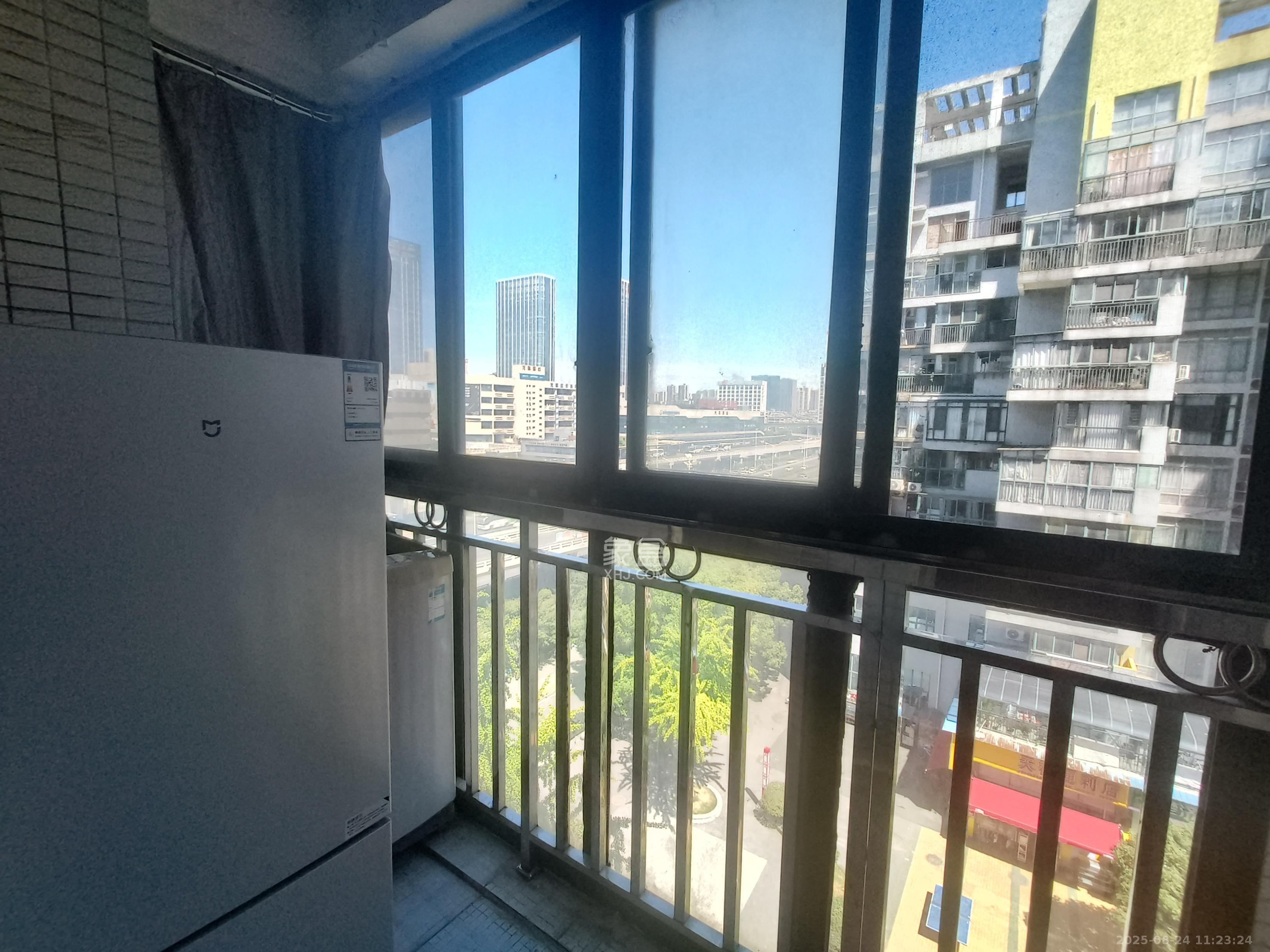 望兴景园一期  3室2厅1卫    2600.0元/月 望兴景园一期  3室2厅1卫    2600.0元/月室内图