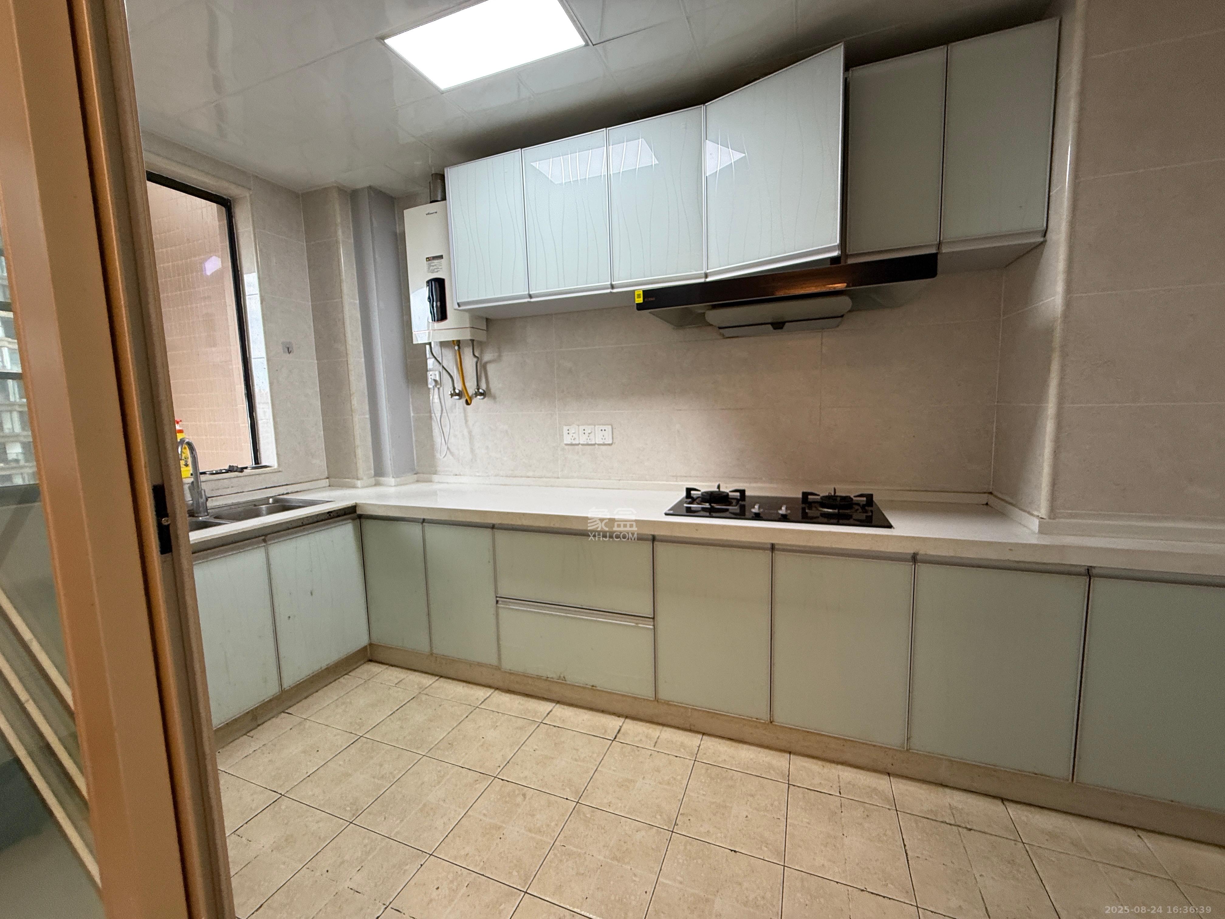 润和长郡(润和紫郡二三期) 4室2厅2卫 2300.0元/月 润和长郡(润和紫郡二三期) 4室2厅2卫 2300.0元/月室内图