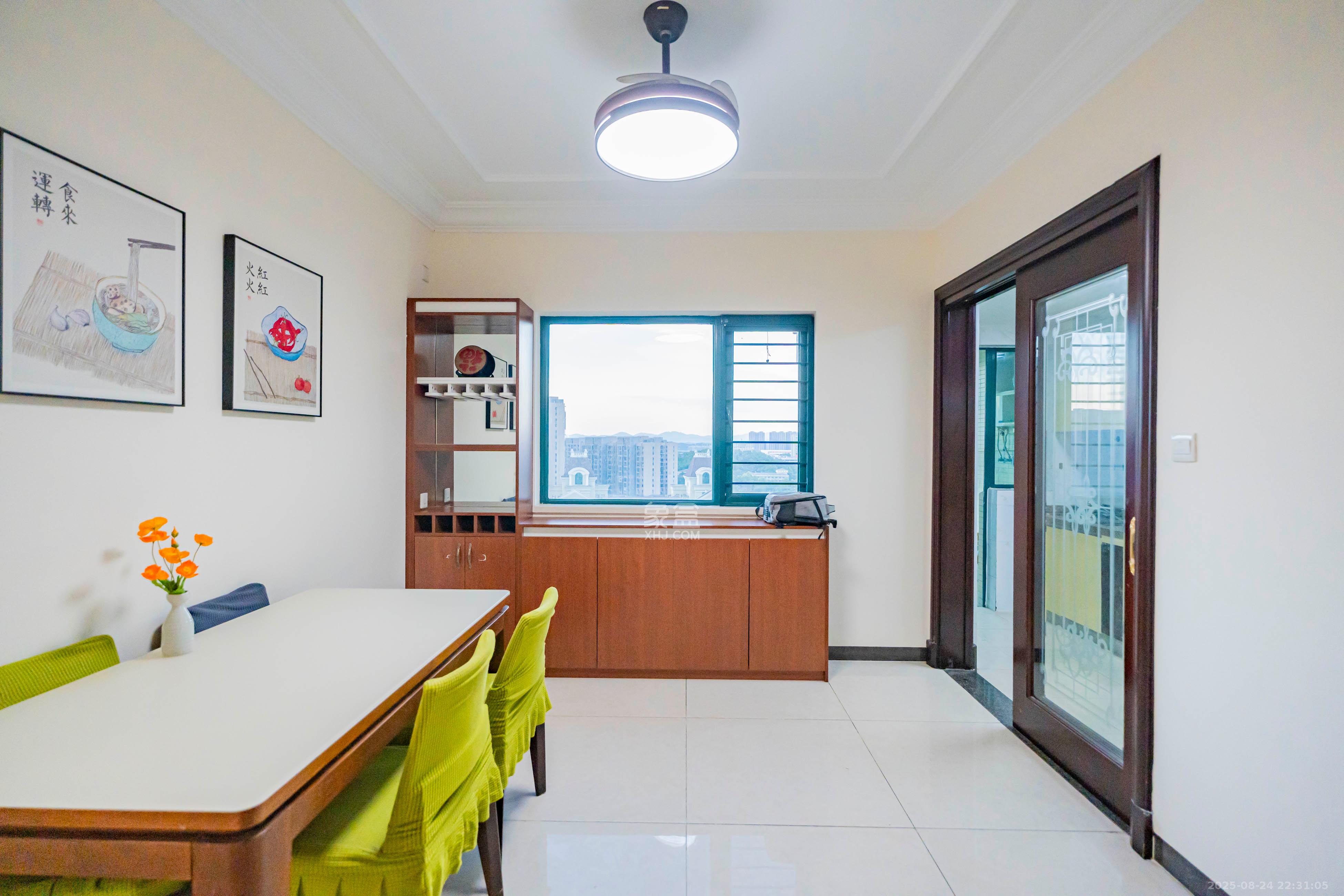 恒大雅苑 3室2厅2卫 108.0万 恒大雅苑 3室2厅2卫 108.0万客厅