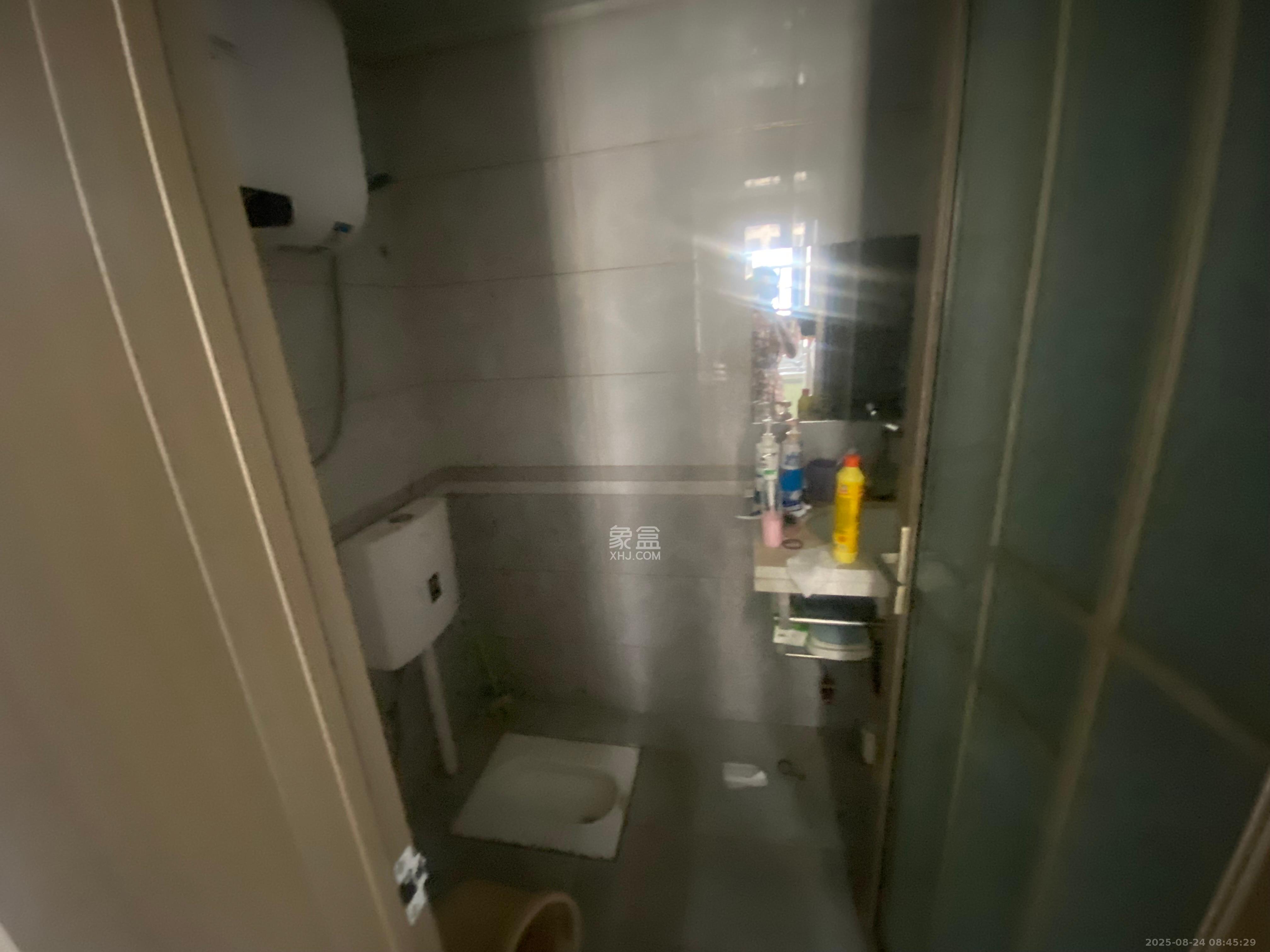 钱隆世家  1室1厅1卫    1400.0元/月 钱隆世家  1室1厅1卫    1400.0元/月室内图