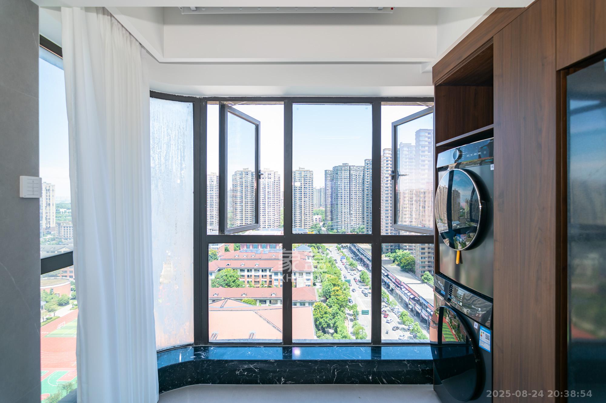 润和美郡(润和紫郡五期) 5室2厅2卫 136.8万 润和美郡(润和紫郡五期) 5室2厅2卫 136.8万阳台