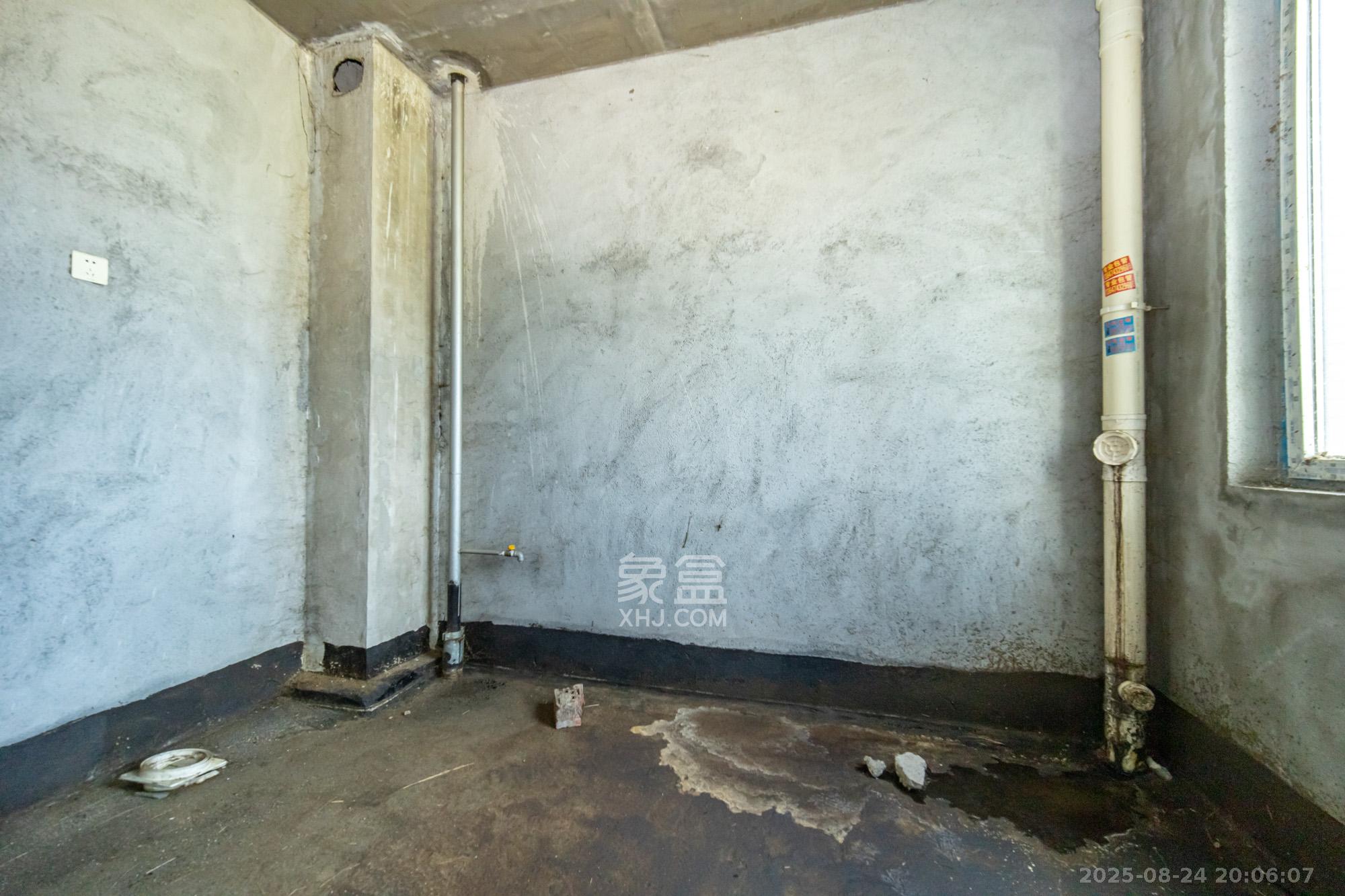 楚天世纪城西苑  3室2厅2卫    93.8万厨房