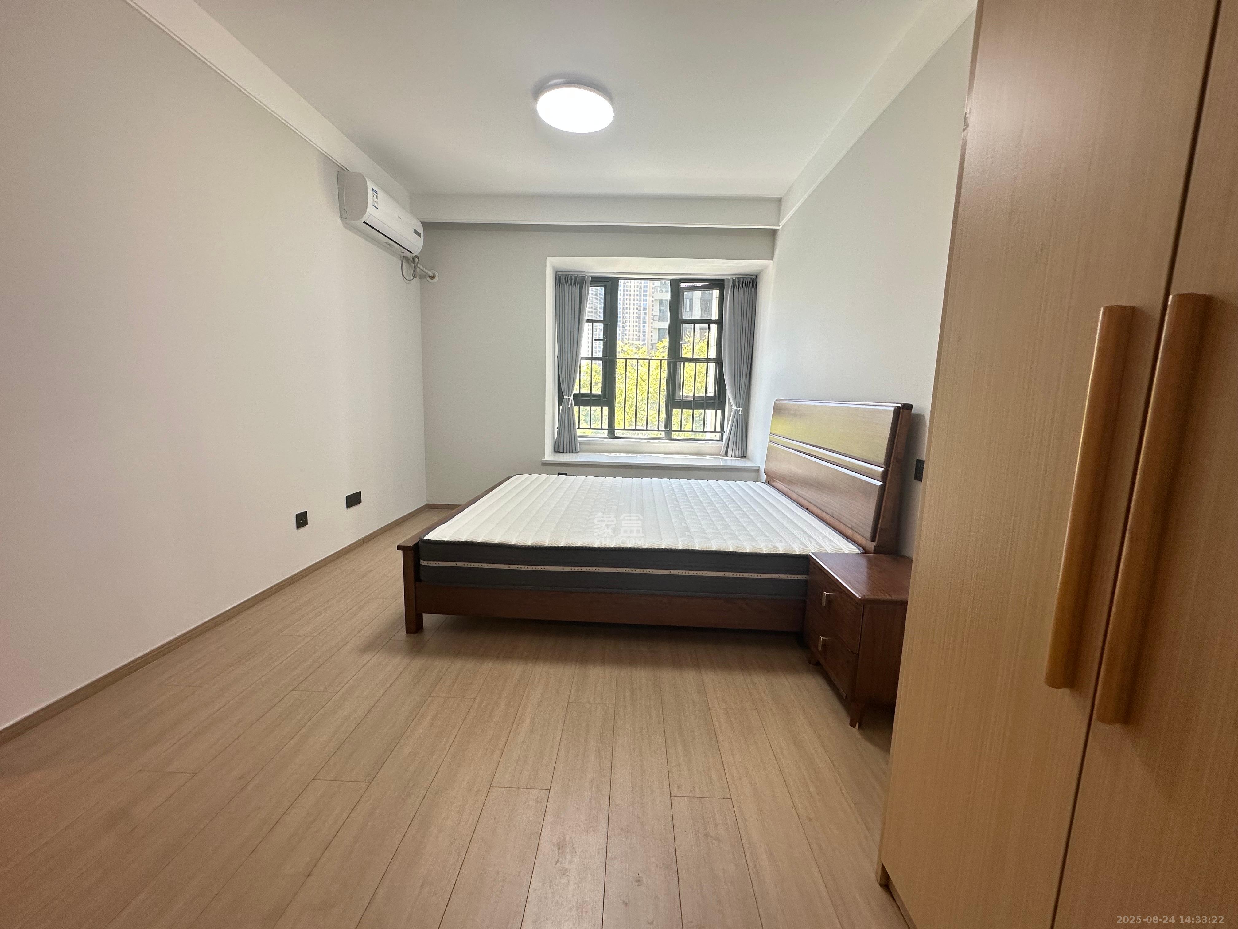 华润凯旋门二期  3室2厅2卫    2800.0元/月室内图