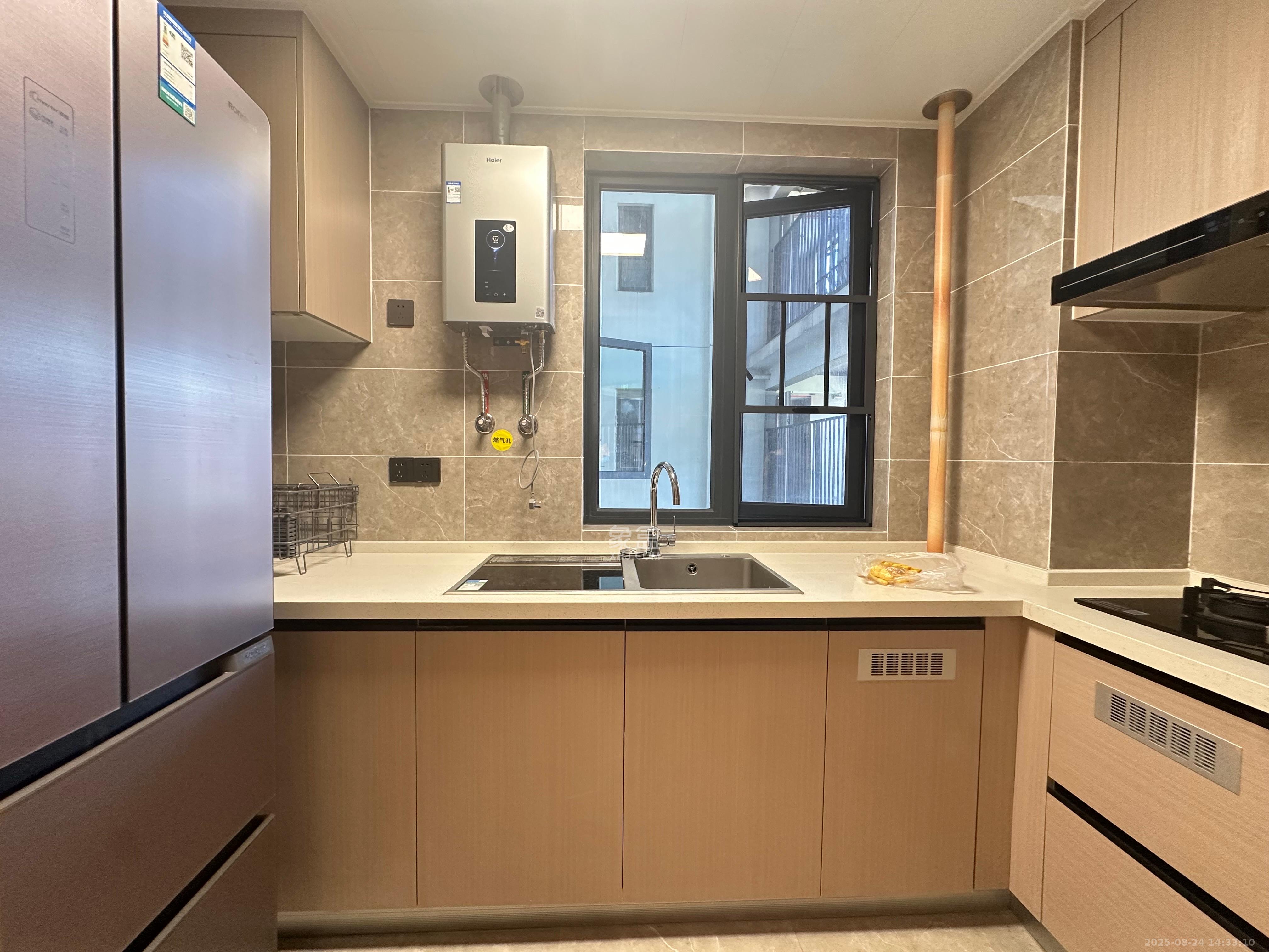 华润凯旋门二期  3室2厅2卫    2800.0元/月室内图