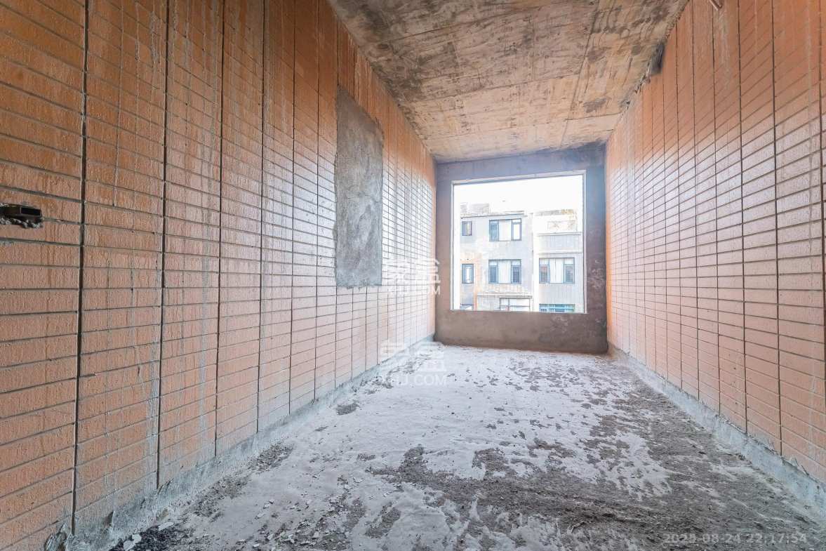 海伦春天 8室3厅5卫 258.0万 海伦春天 8室3厅5卫 258.0万卧室