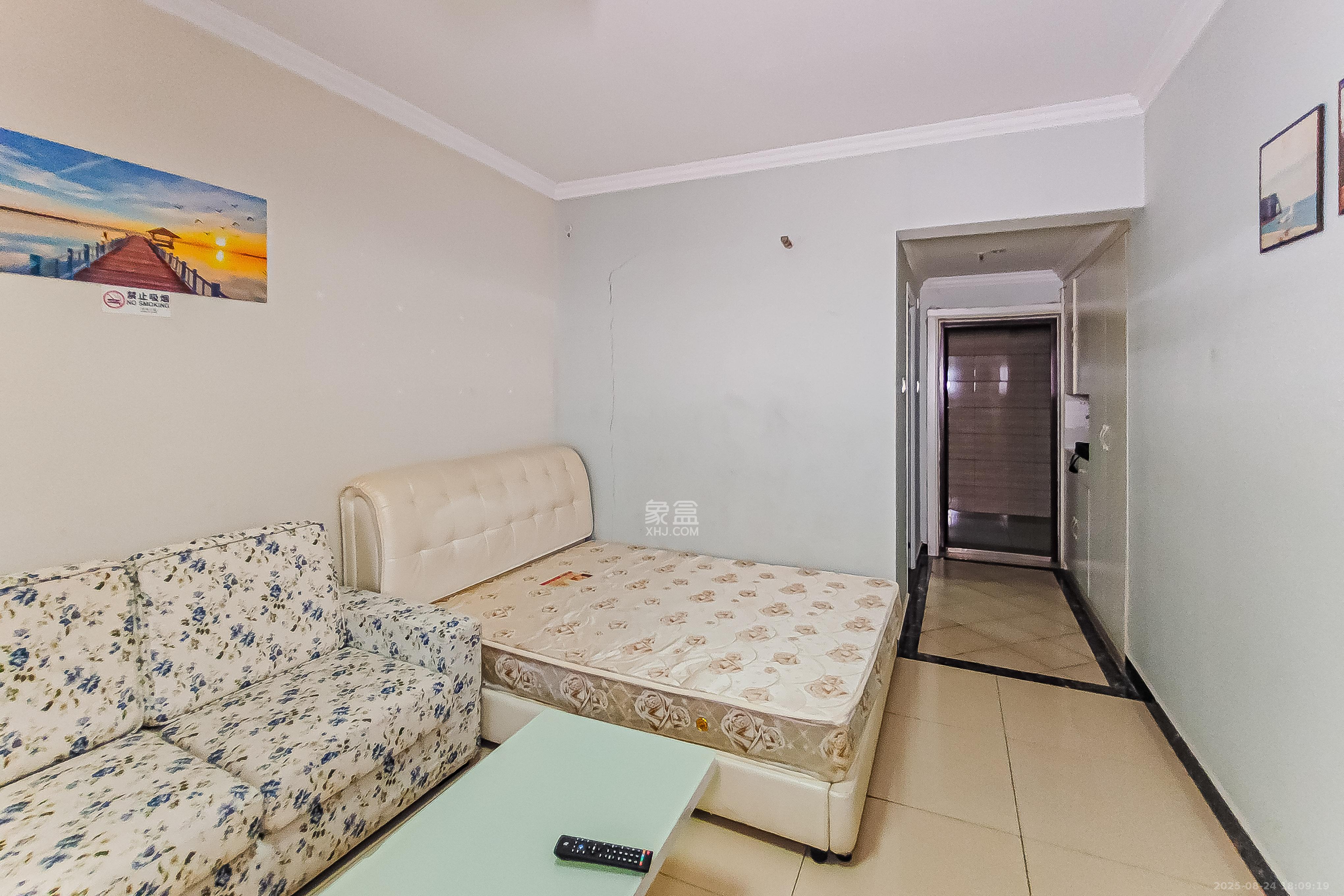 蓝湾国际广场  1室1厅1卫    28.0万客厅