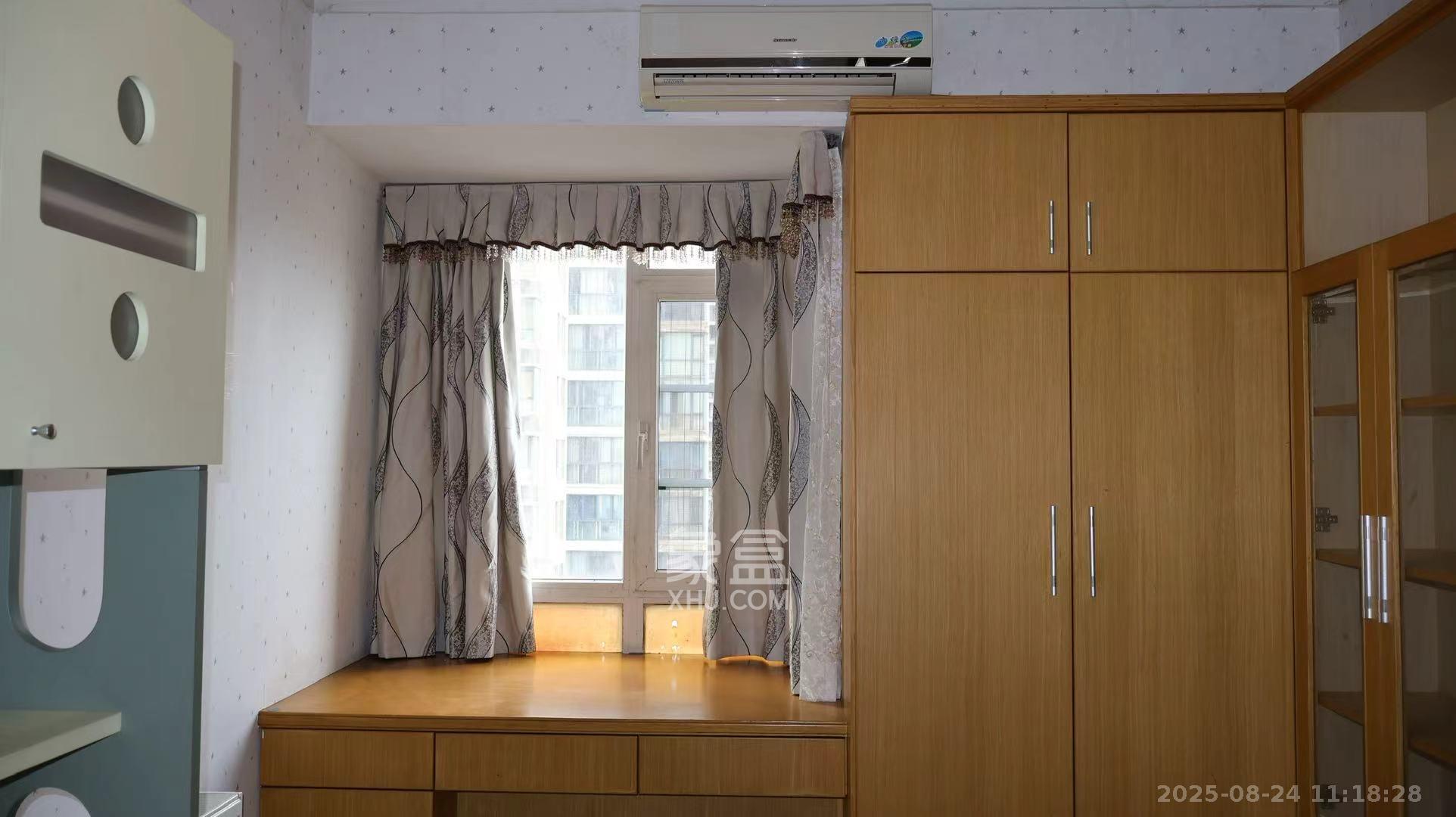 三万英尺  4室2厅2卫    5000.0元/月室内图