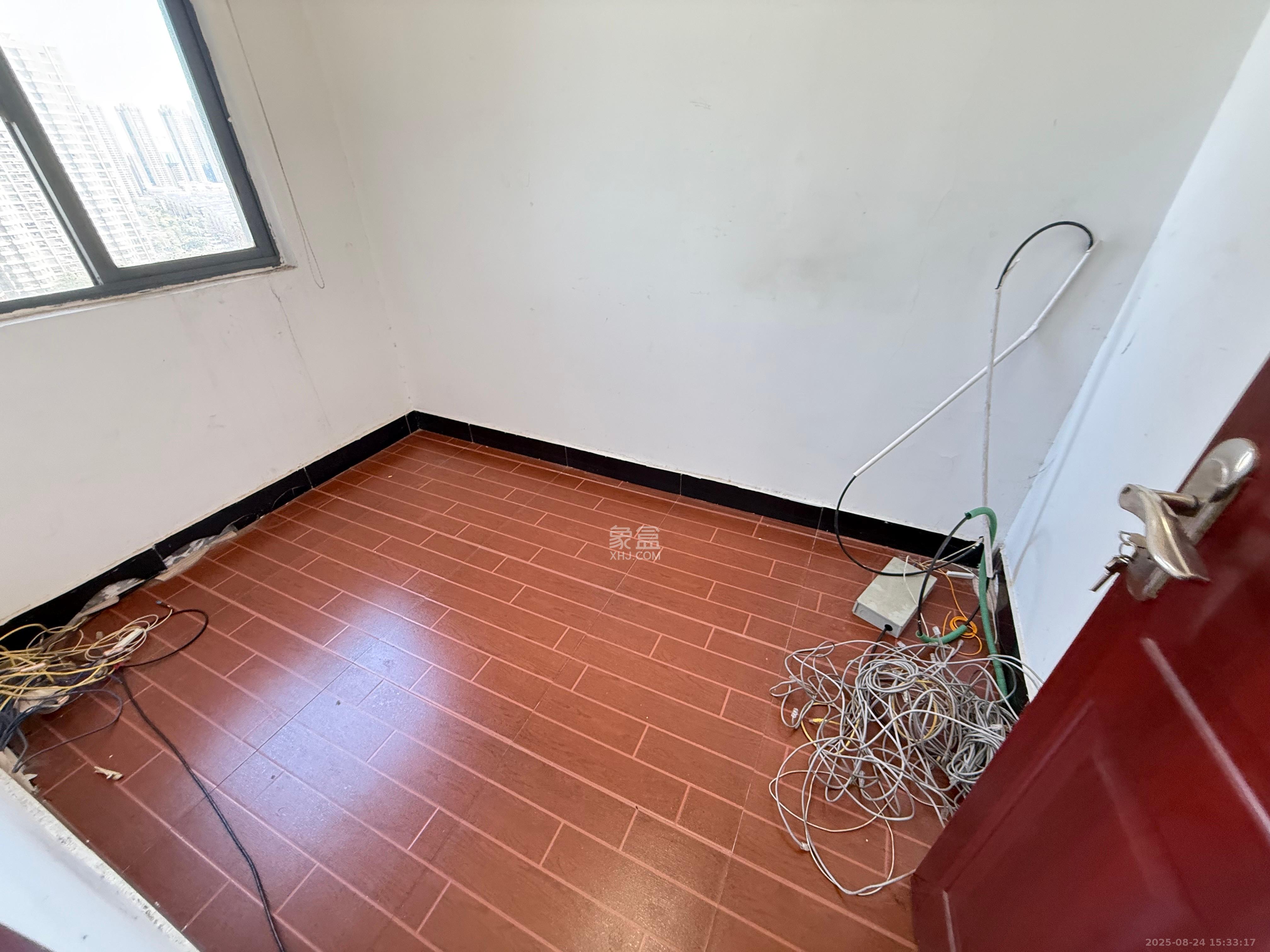 湘江世纪城富湾国际  5室2厅2卫    8600.0元/月 湘江世纪城富湾国际  5室2厅2卫    8600.0元/月室内图