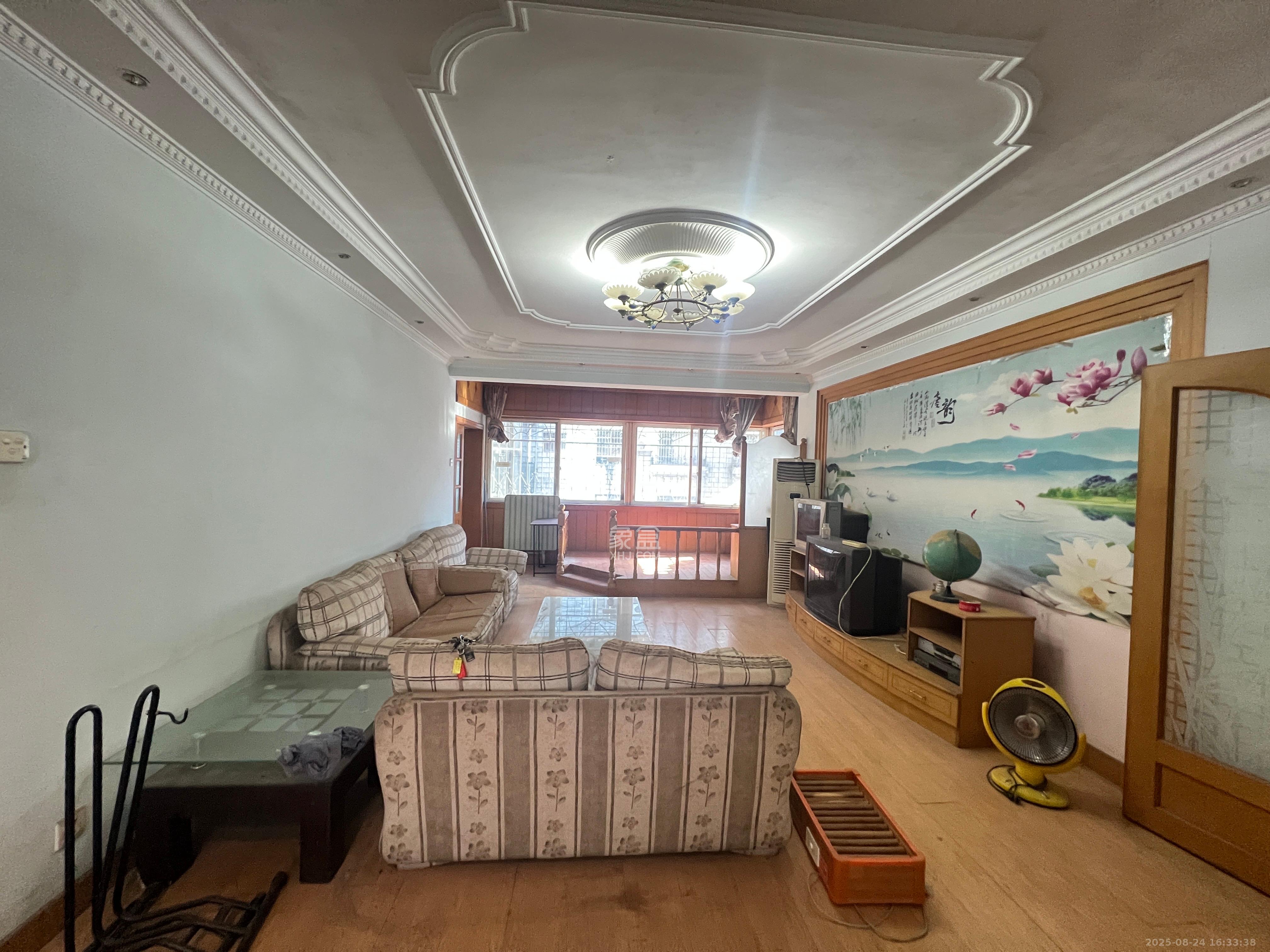 东风二村社区房 3室2厅2卫 2400.0元/月 东风二村社区房 3室2厅2卫 2400.0元/月室内图