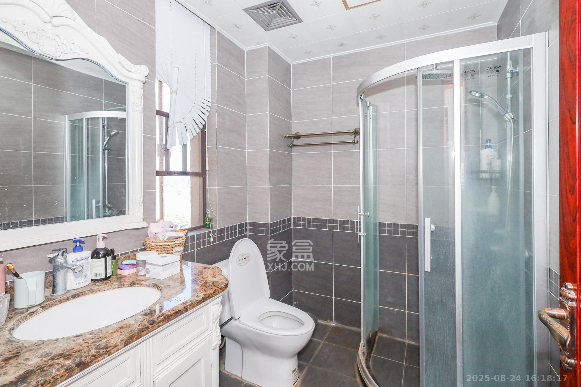 南山雍江汇(滨江国际新城)  4室2厅2卫    175.0万 南山雍江汇(滨江国际新城)  4室2厅2卫    175.0万卫生间