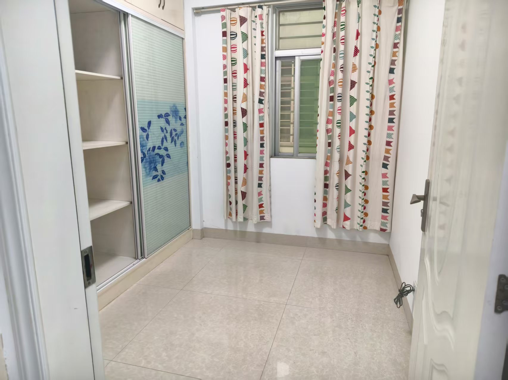 省琼剧院职工宿舍 3室2厅2卫 2200.0元/月 省琼剧院职工宿舍 3室2厅2卫 2200.0元/月室内图