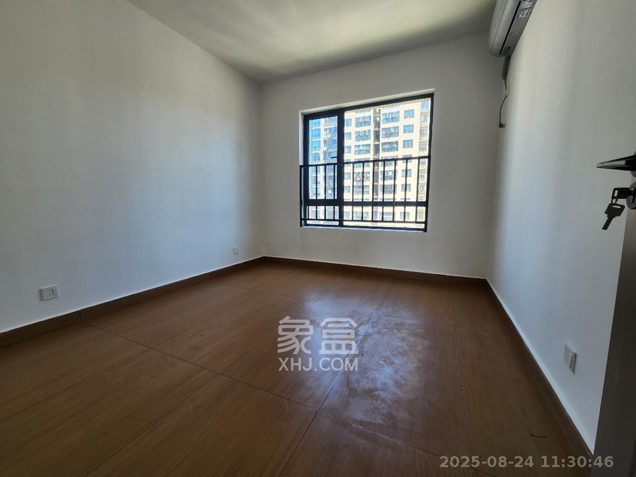 奥克斯广场  3室2厅2卫    2800.0元/月室内图