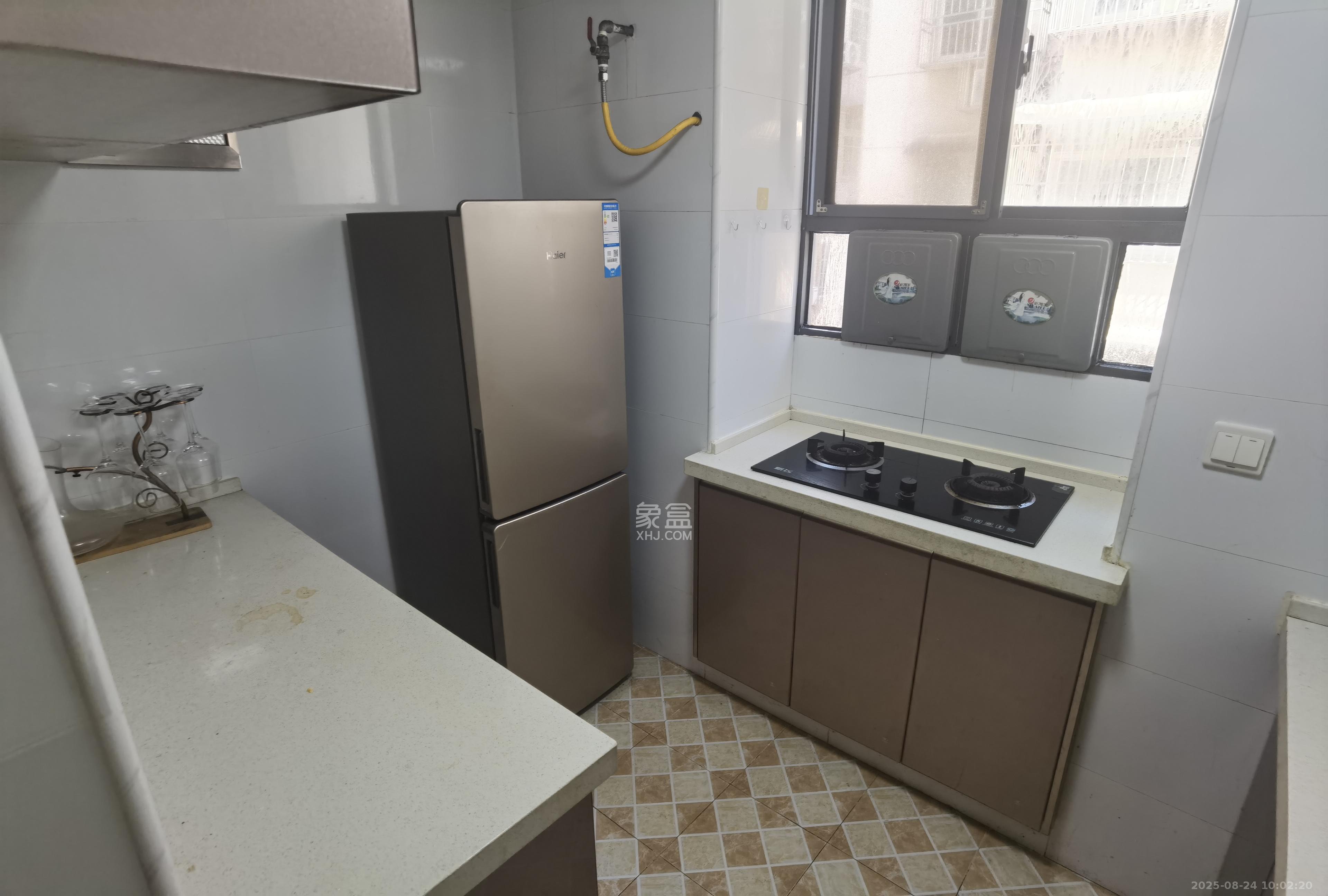 茶园坡社区(原王家冲社区)  3室1厅1卫    1800.0元/月 茶园坡社区(原王家冲社区)  3室1厅1卫    1800.0元/月室内图