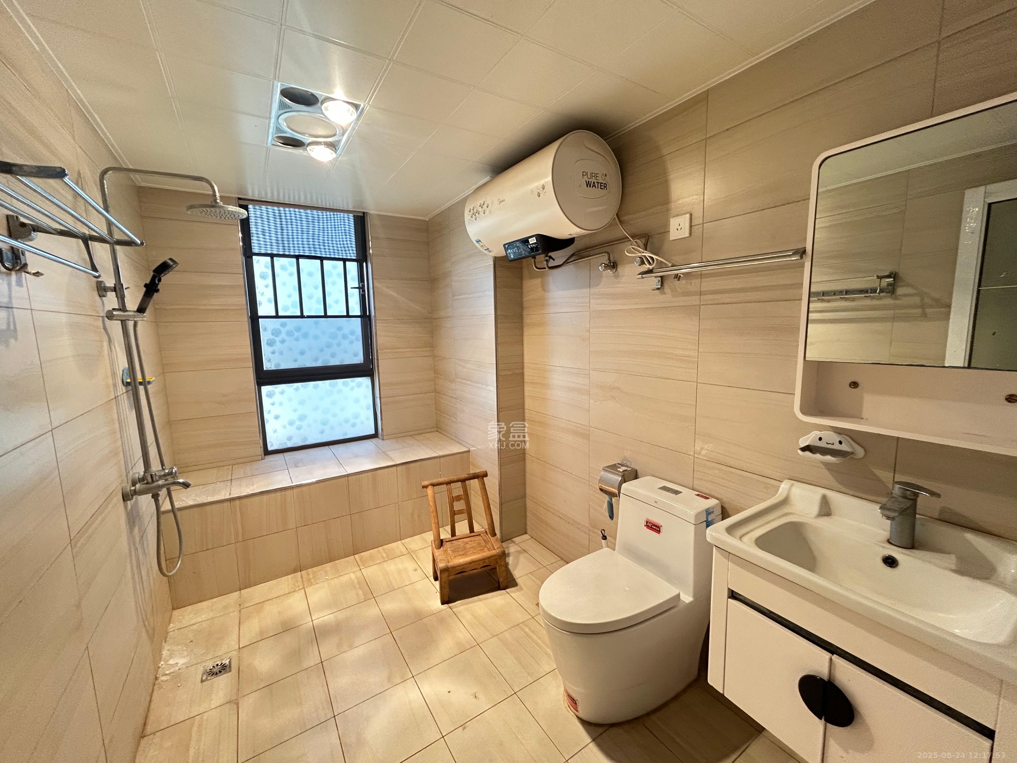 幸福庄园  4室2厅2卫    2200.0元/月 幸福庄园  4室2厅2卫    2200.0元/月室内图