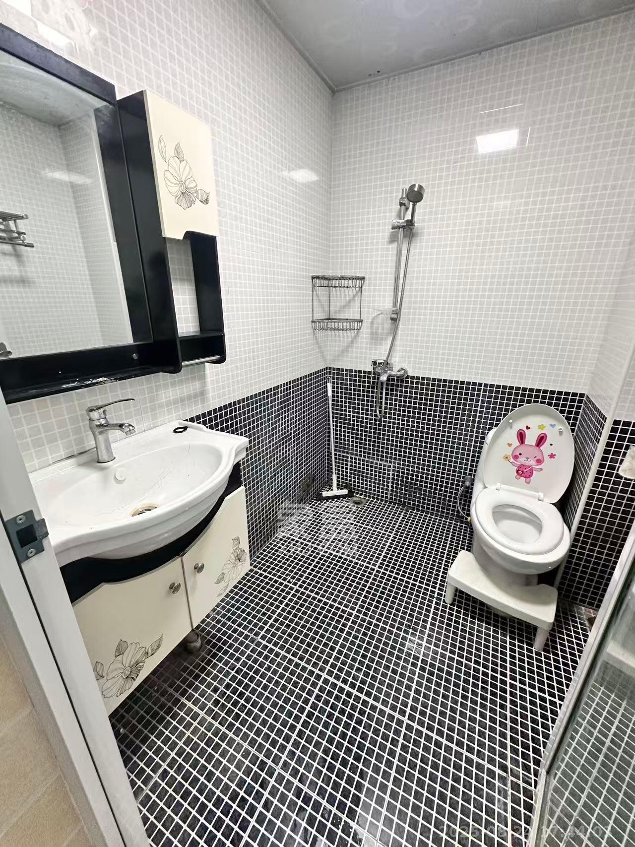 尊邸华庭 1室1厅1卫 1599.0元/月 尊邸华庭 1室1厅1卫 1599.0元/月室内图