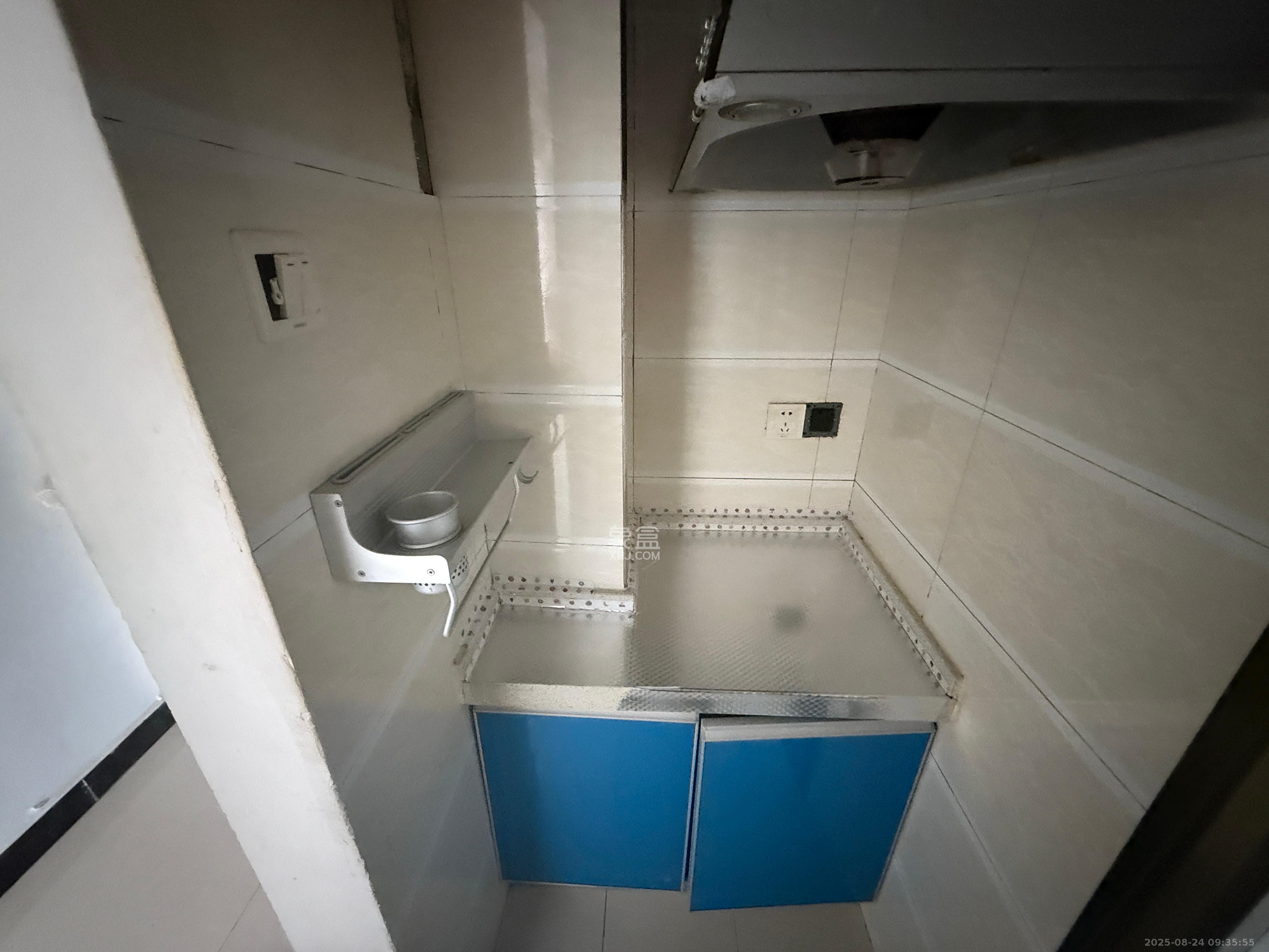 岳华嘉园  1室1厅1卫    1100.0元/月 岳华嘉园  1室1厅1卫    1100.0元/月室内图