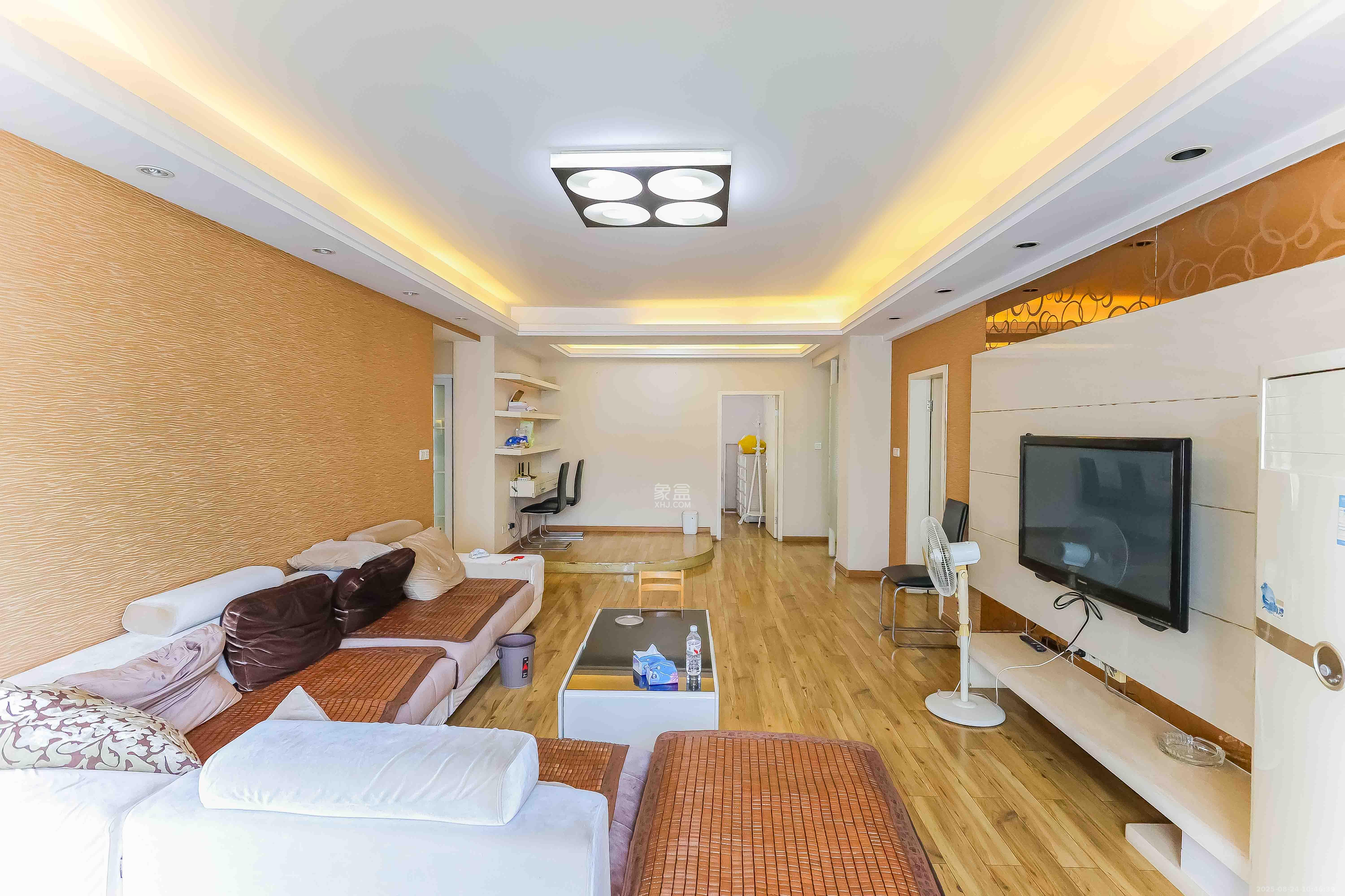 城市山水豪园(山水城市风景) 3室2厅2卫 110.0万 城市山水豪园(山水城市风景) 3室2厅2卫 110.0万客厅