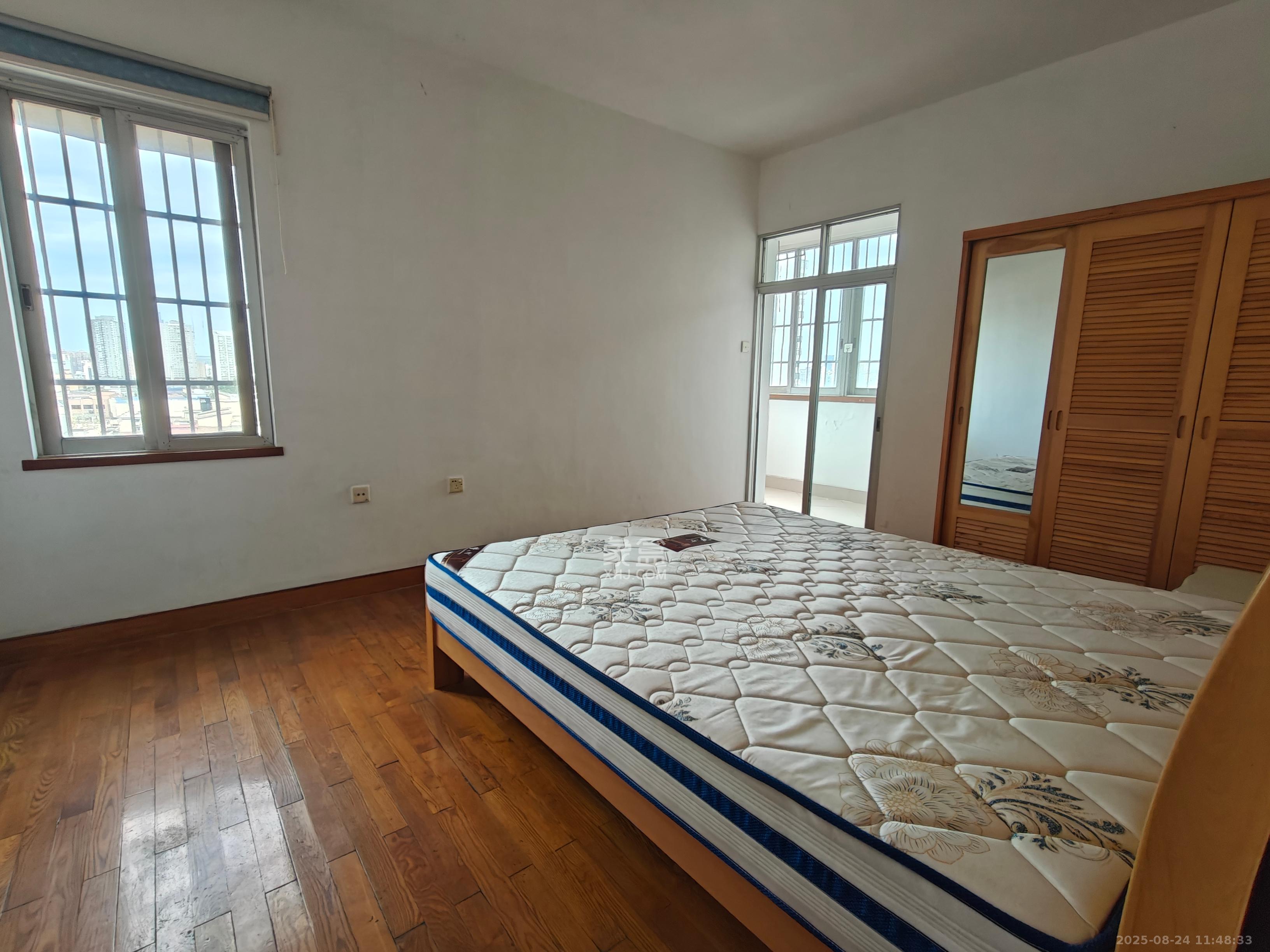 华天大酒店宿舍楼 3室1厅1卫 2800.0元/月 华天大酒店宿舍楼 3室1厅1卫 2800.0元/月室内图