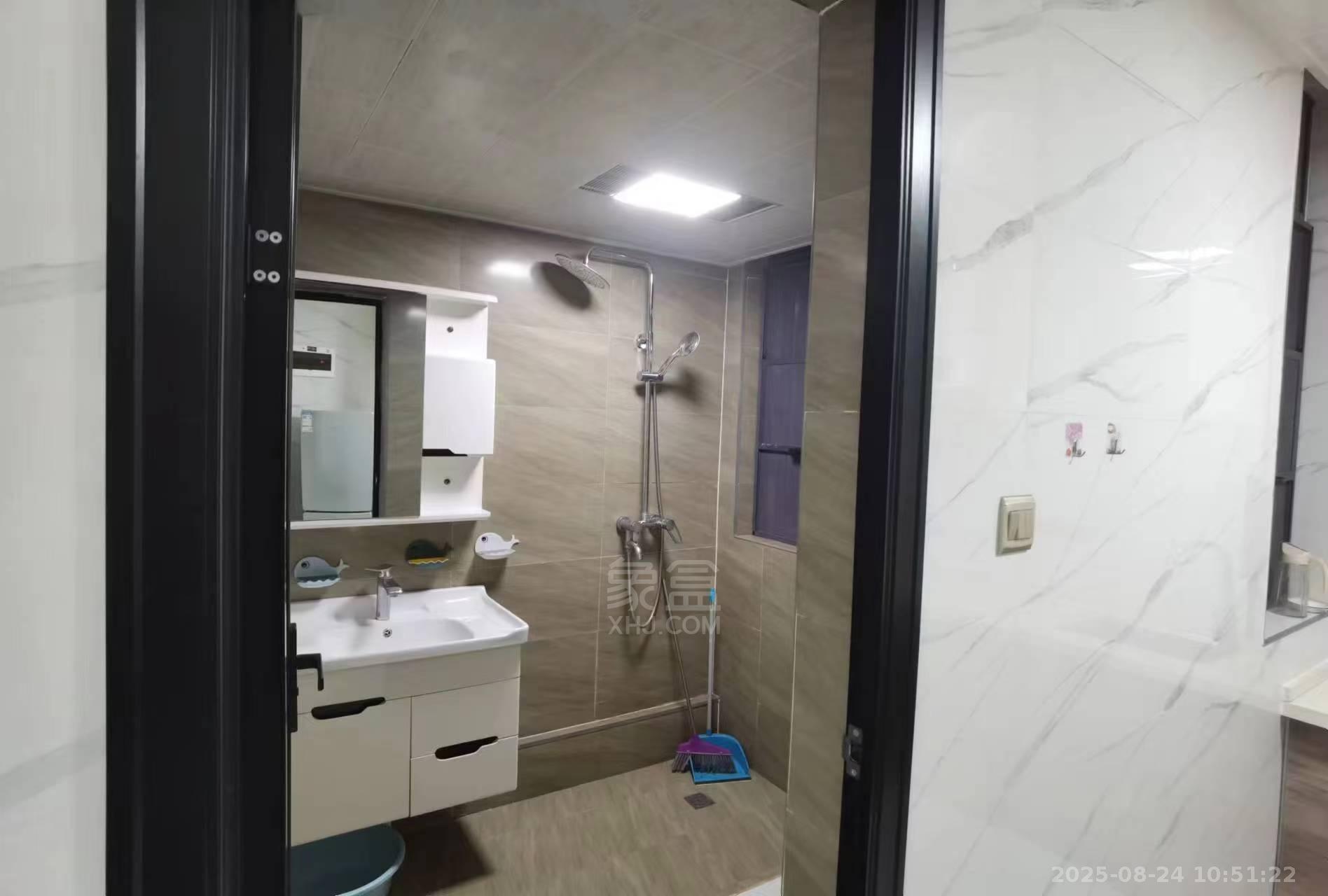 流金岁月-华晨国际 1室1厅1卫 1600.0元/月 流金岁月-华晨国际 1室1厅1卫 1600.0元/月室内图