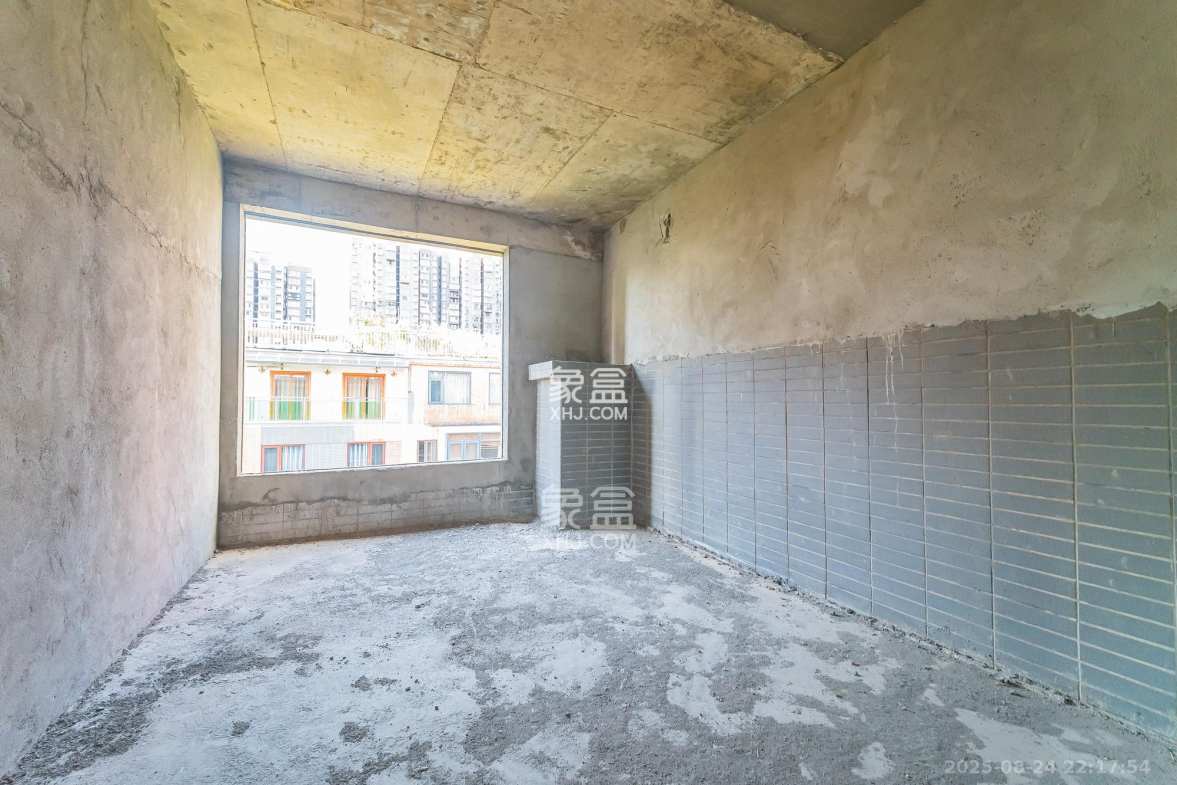 海伦春天 8室3厅5卫 258.0万 海伦春天 8室3厅5卫 258.0万卧室