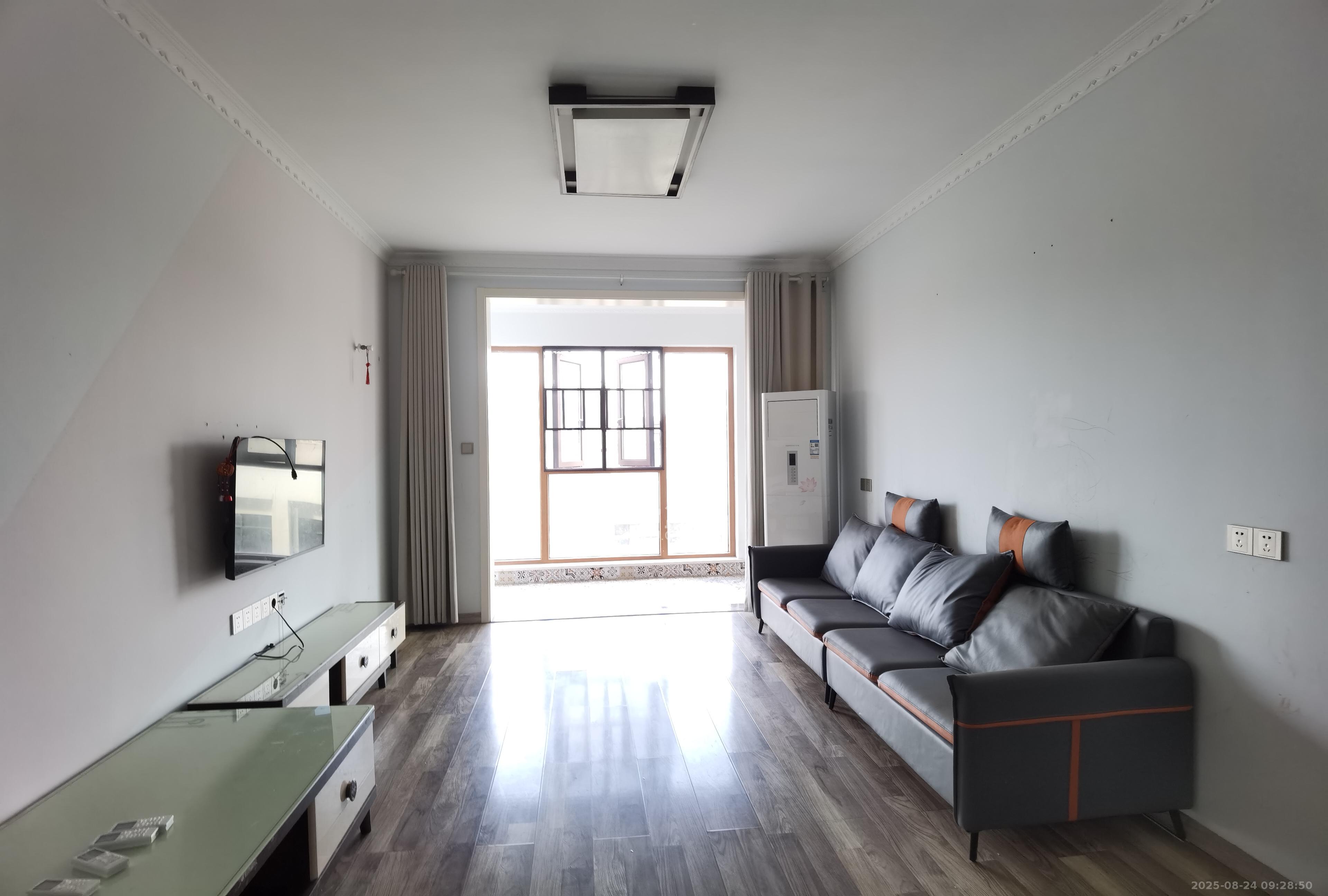 联诚雅郡  3室2厅1卫    2000.0元/月 联诚雅郡  3室2厅1卫    2000.0元/月室内图