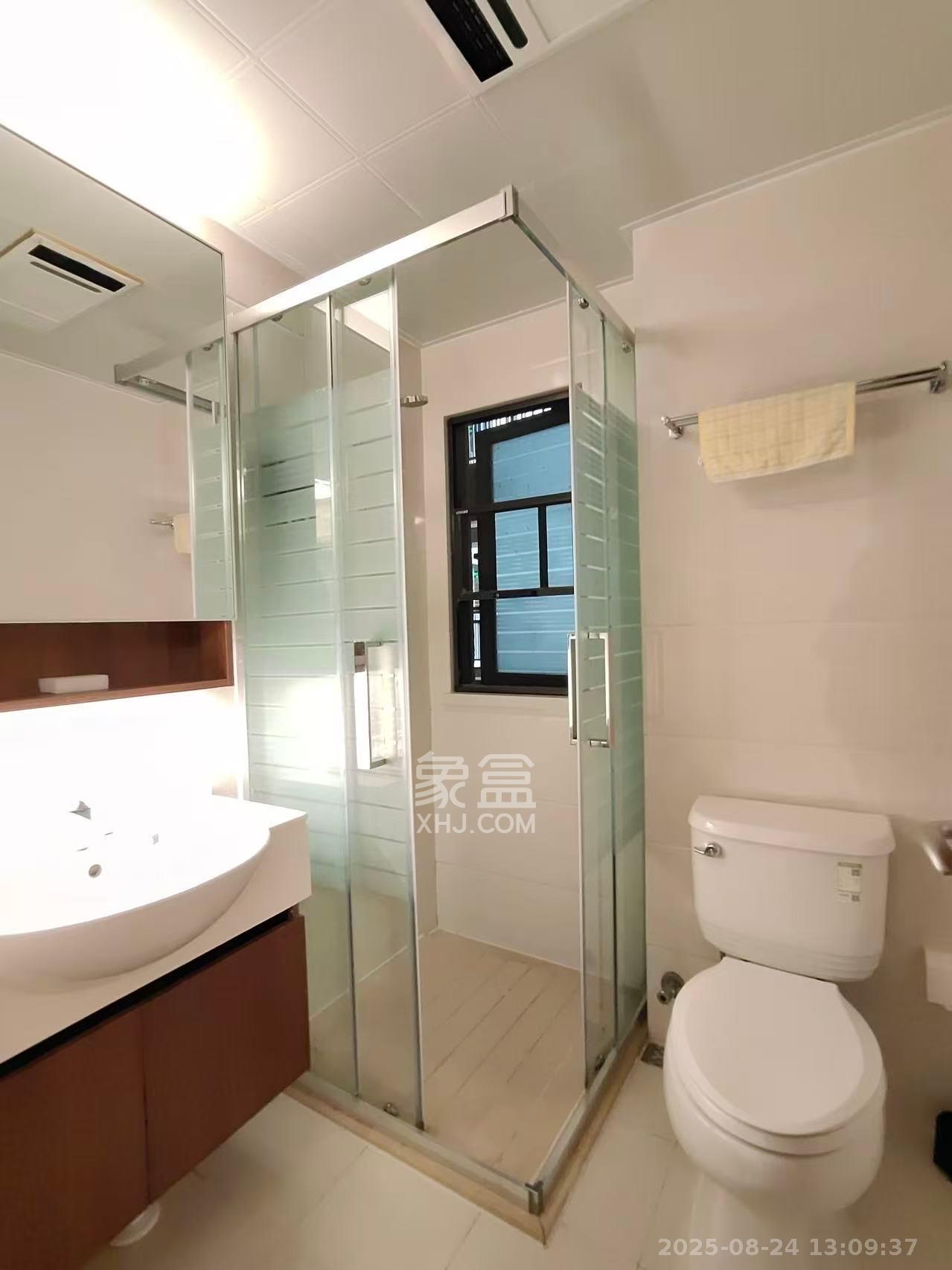 龙湖水晶郦城  3室2厅1卫    3300.0元/月室内图