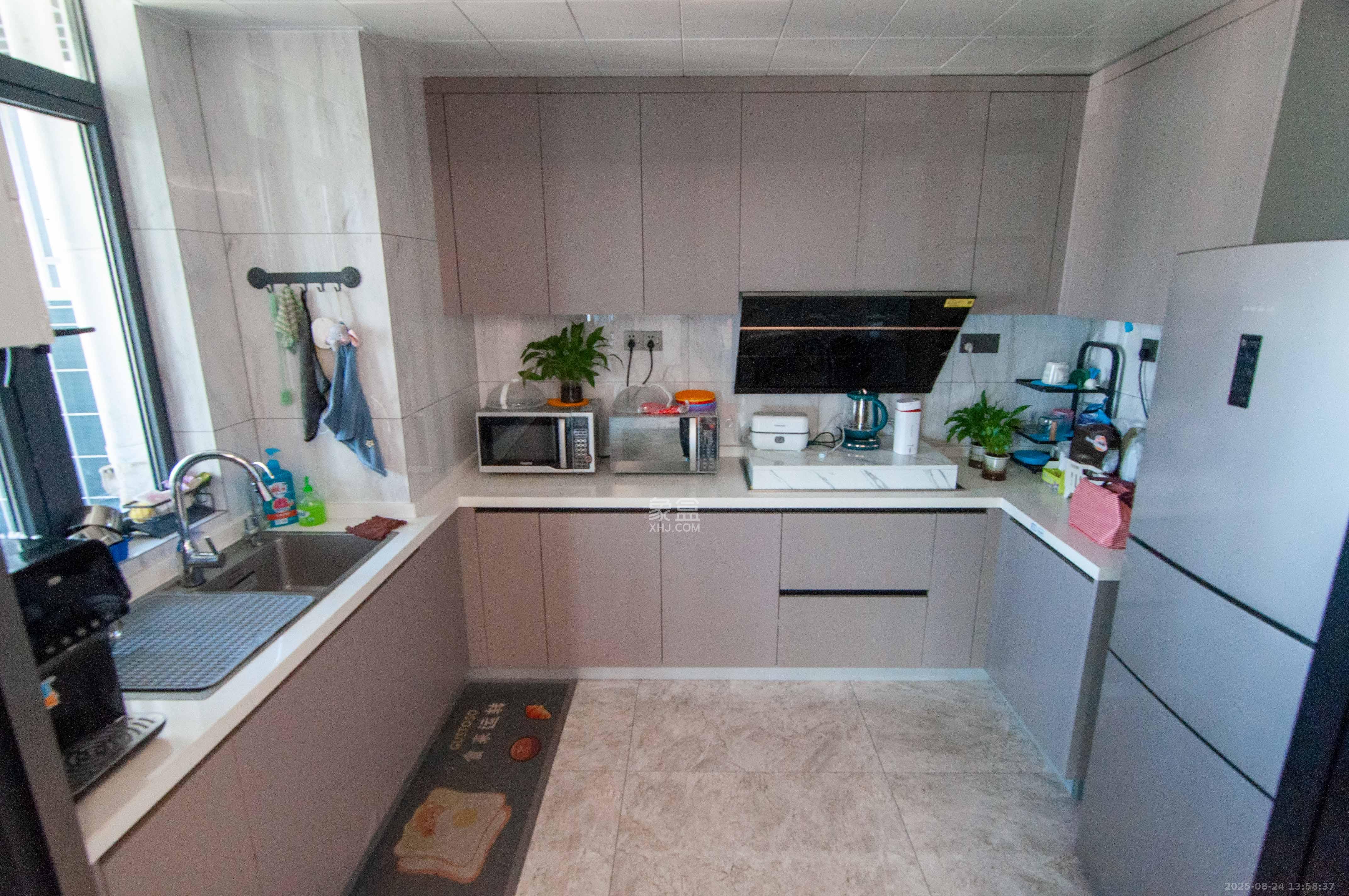 旭辉都会山  4室2厅3卫    328.0万厨房