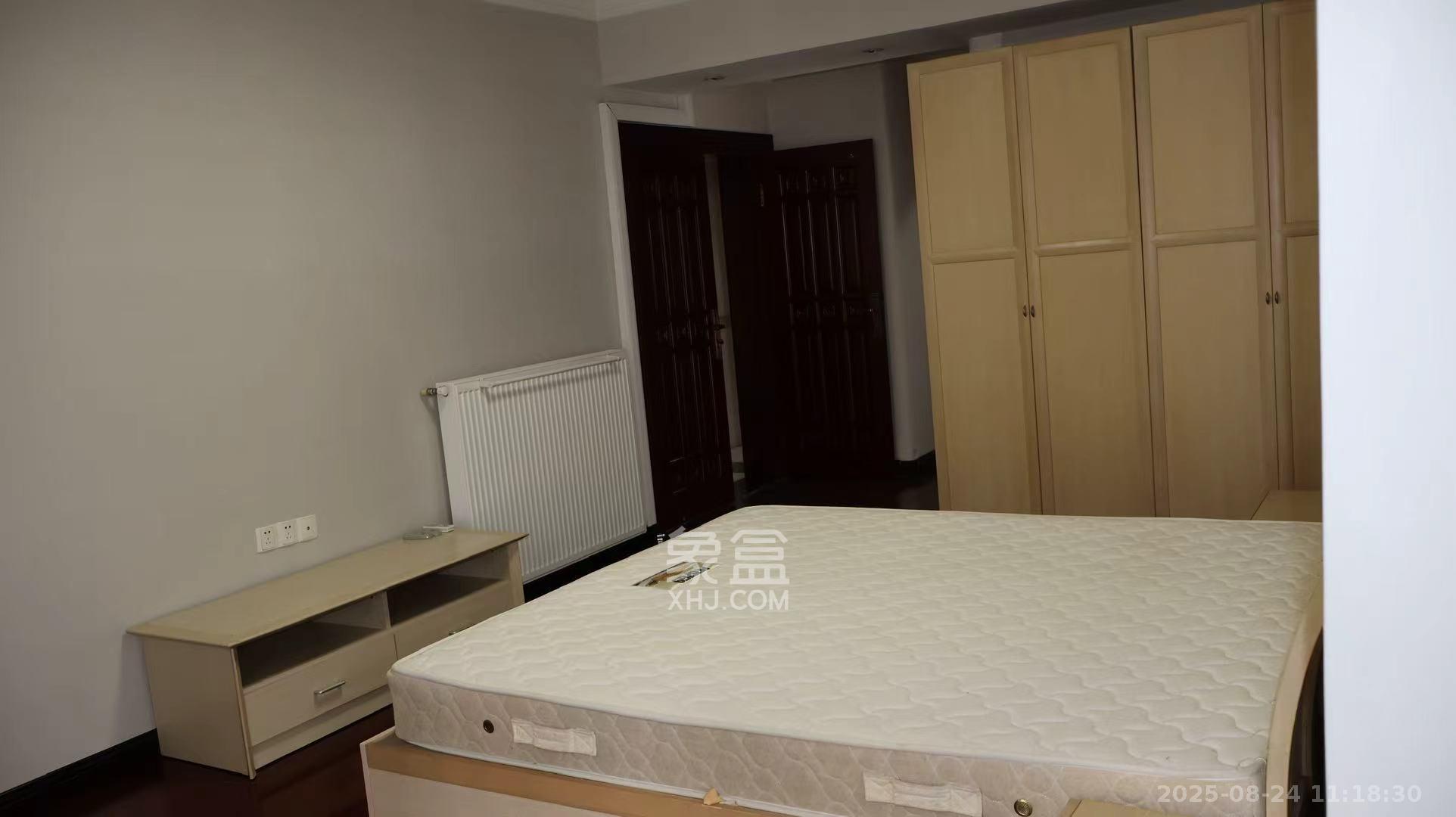 三万英尺  4室2厅2卫    5000.0元/月室内图