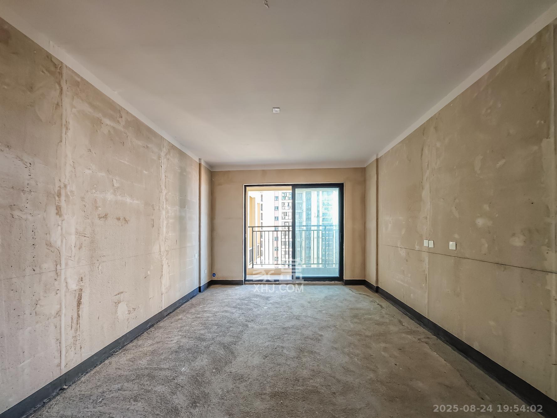 长沙融创城 3室2厅2卫 46.8万 长沙融创城 3室2厅2卫 46.8万客厅