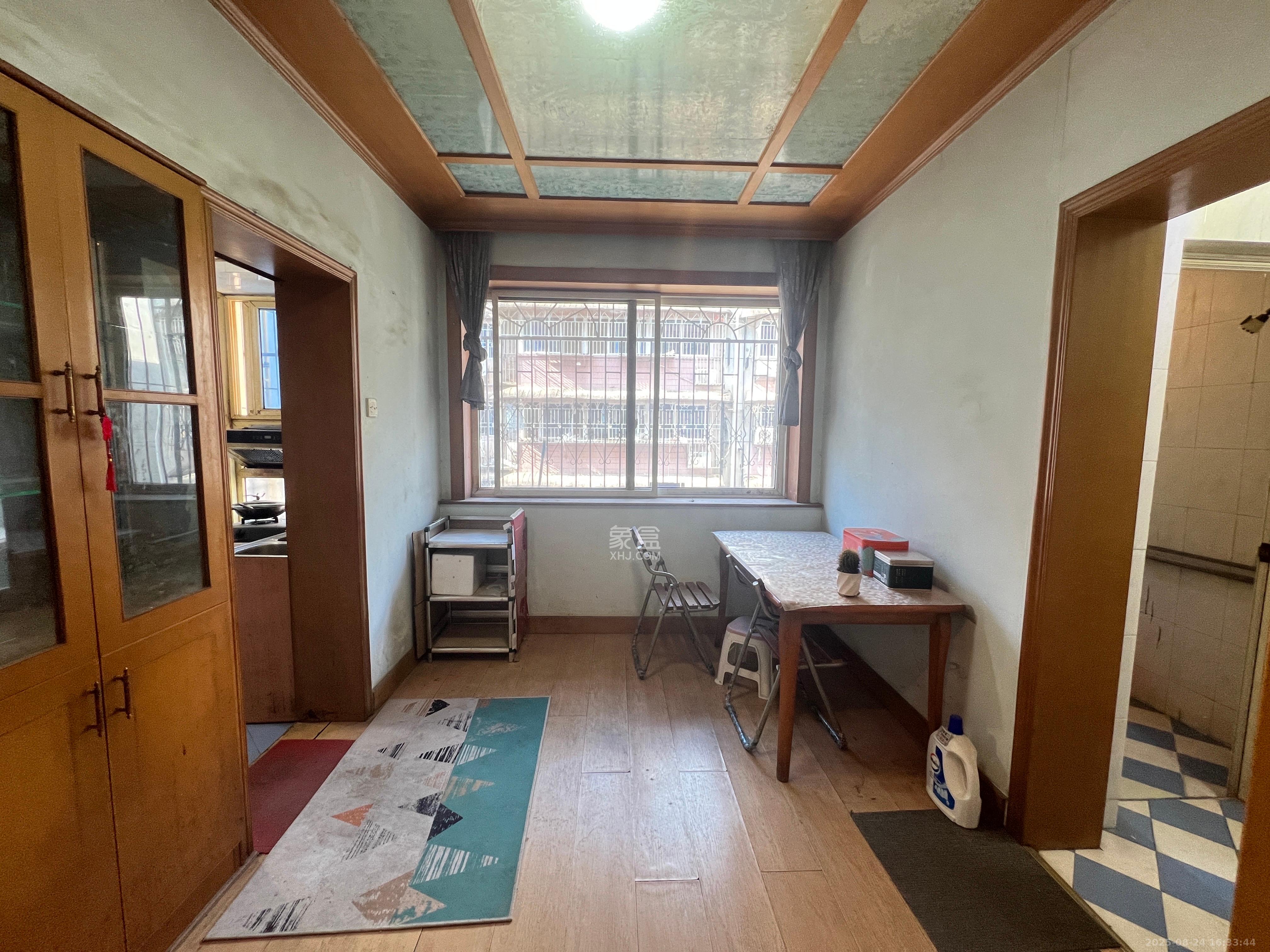 东风二村社区房 3室2厅2卫 2400.0元/月 东风二村社区房 3室2厅2卫 2400.0元/月室内图