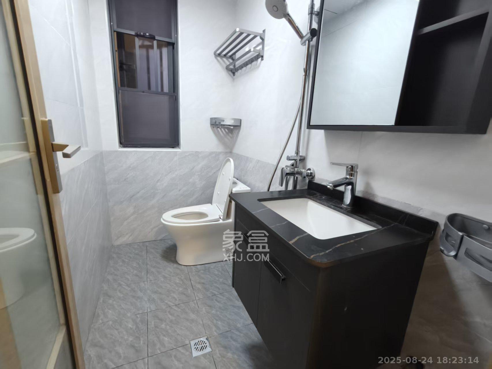 爵世名邸东湖（东湖壹号企业总部基地）  4室2厅2卫   2700.00元/月室内图