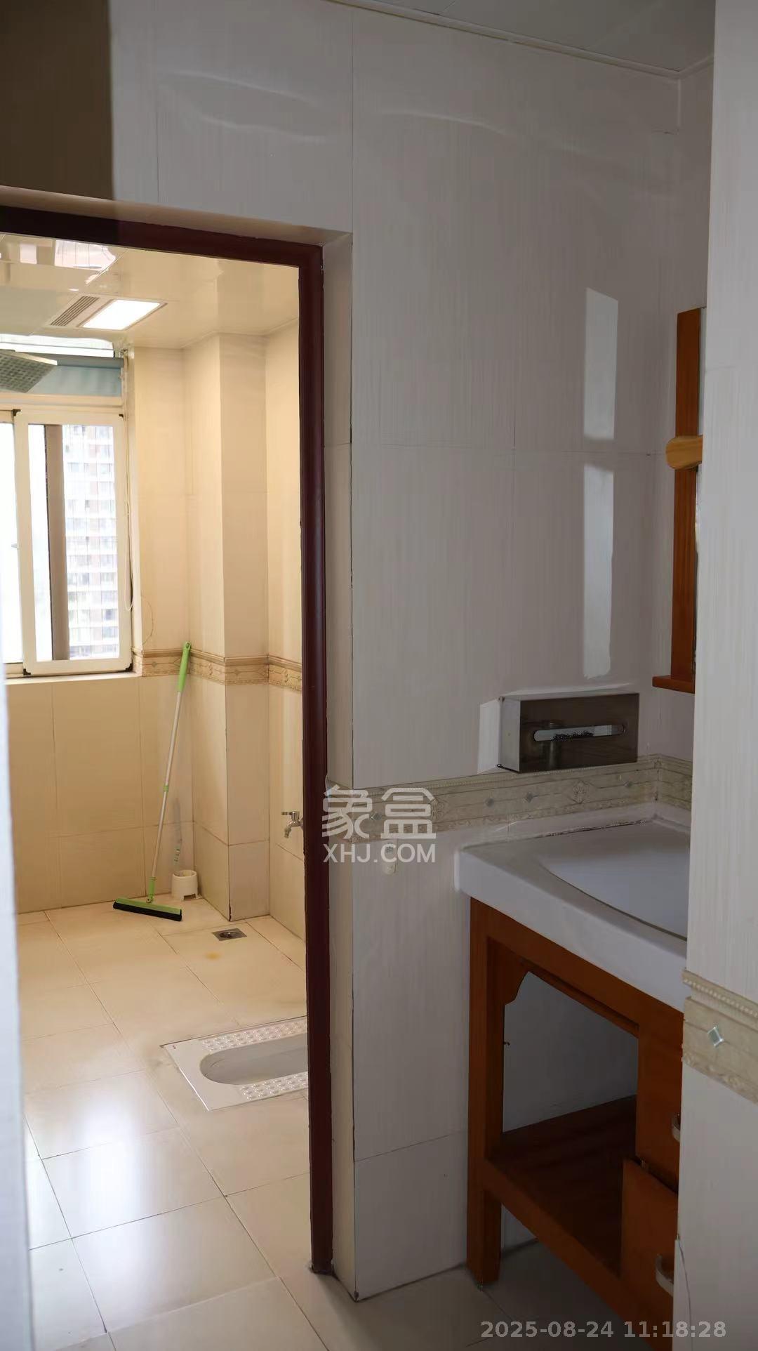 三万英尺  4室2厅2卫    5000.0元/月室内图