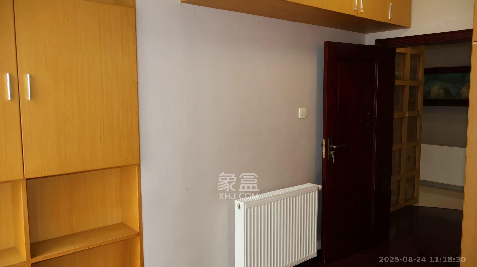 三万英尺  4室2厅2卫    5000.0元/月室内图