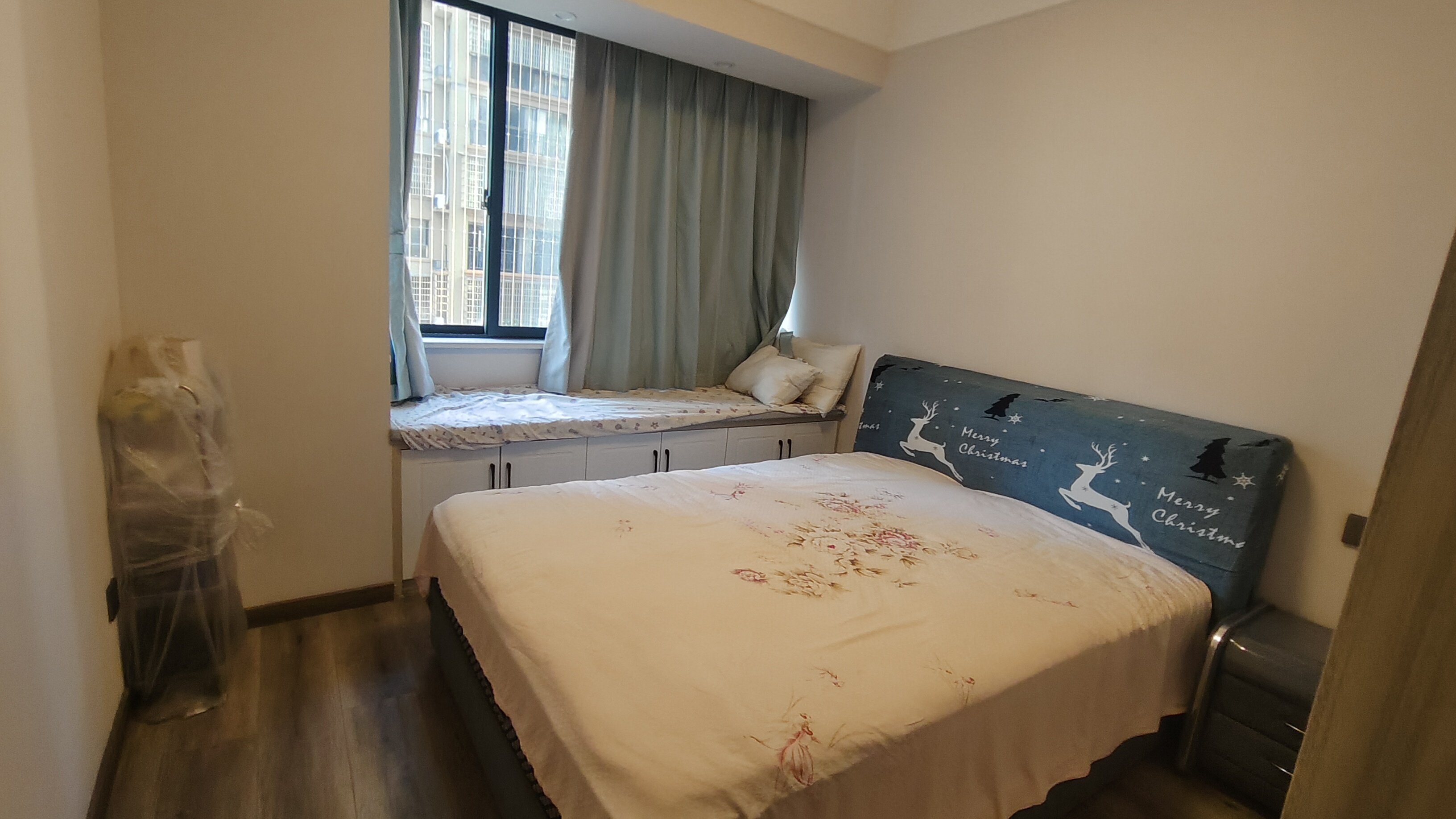 滨江花园 3室2厅2卫 78.0万 滨江花园 3室2厅2卫 78.0万卧室