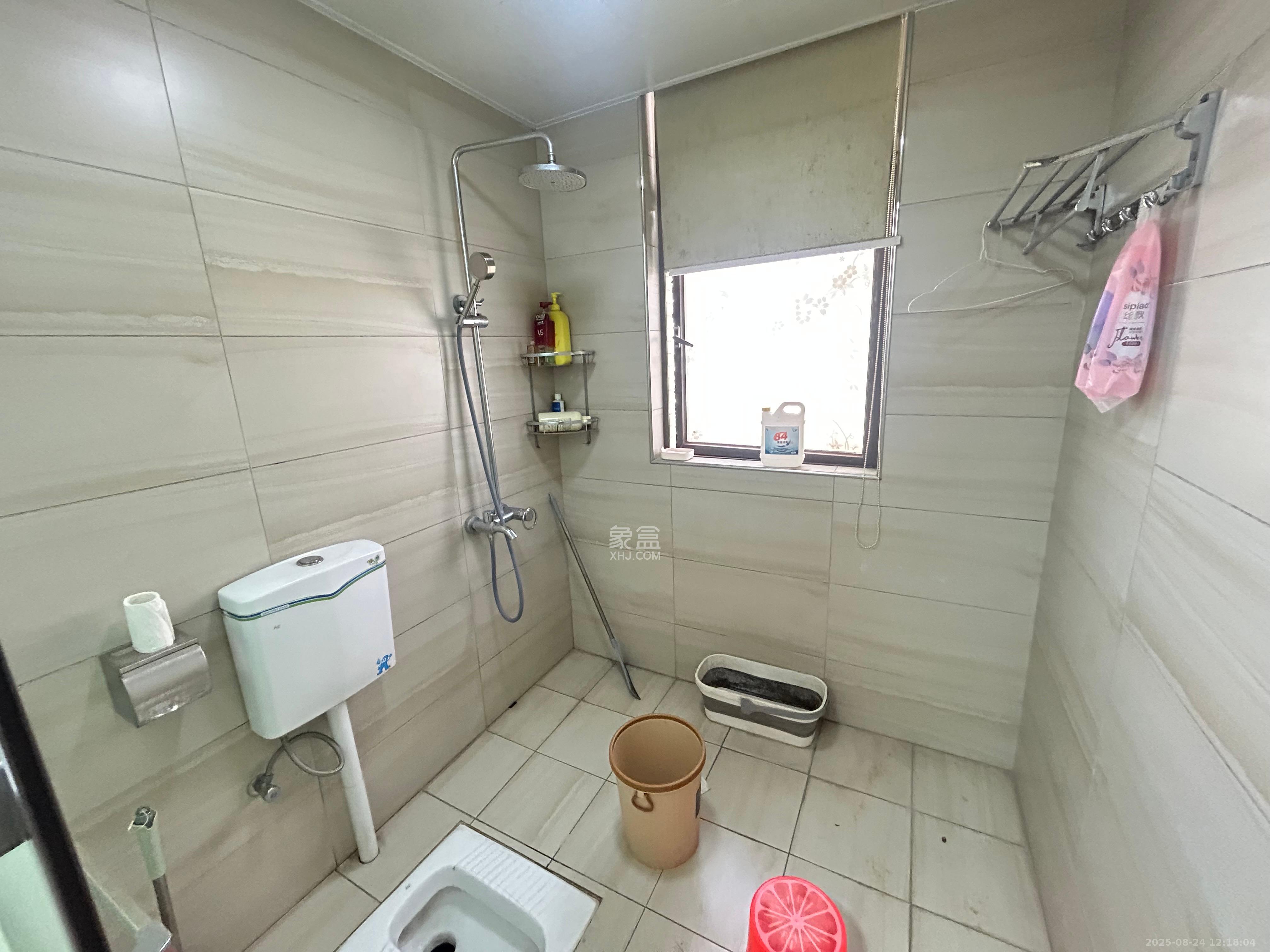 幸福庄园  4室2厅2卫    2200.0元/月 幸福庄园  4室2厅2卫    2200.0元/月室内图