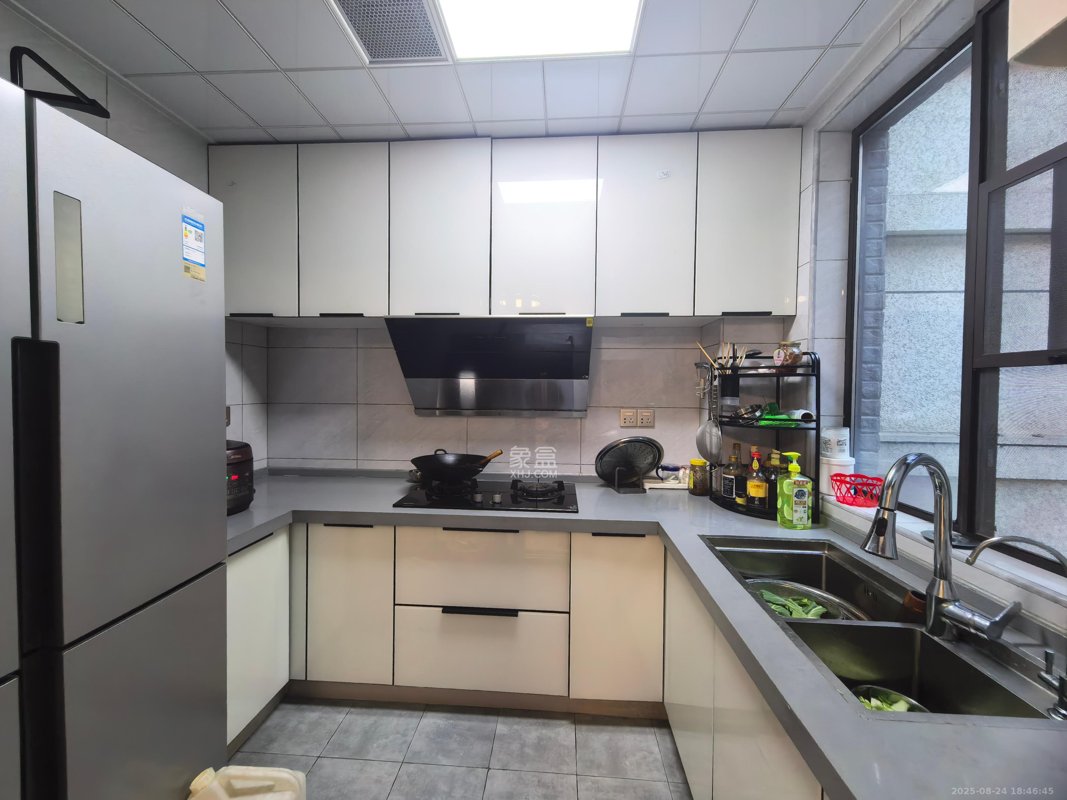 星湖湾二期洋房 4室2厅2卫 4000.0元/月 星湖湾二期洋房 4室2厅2卫 4000.0元/月户型图