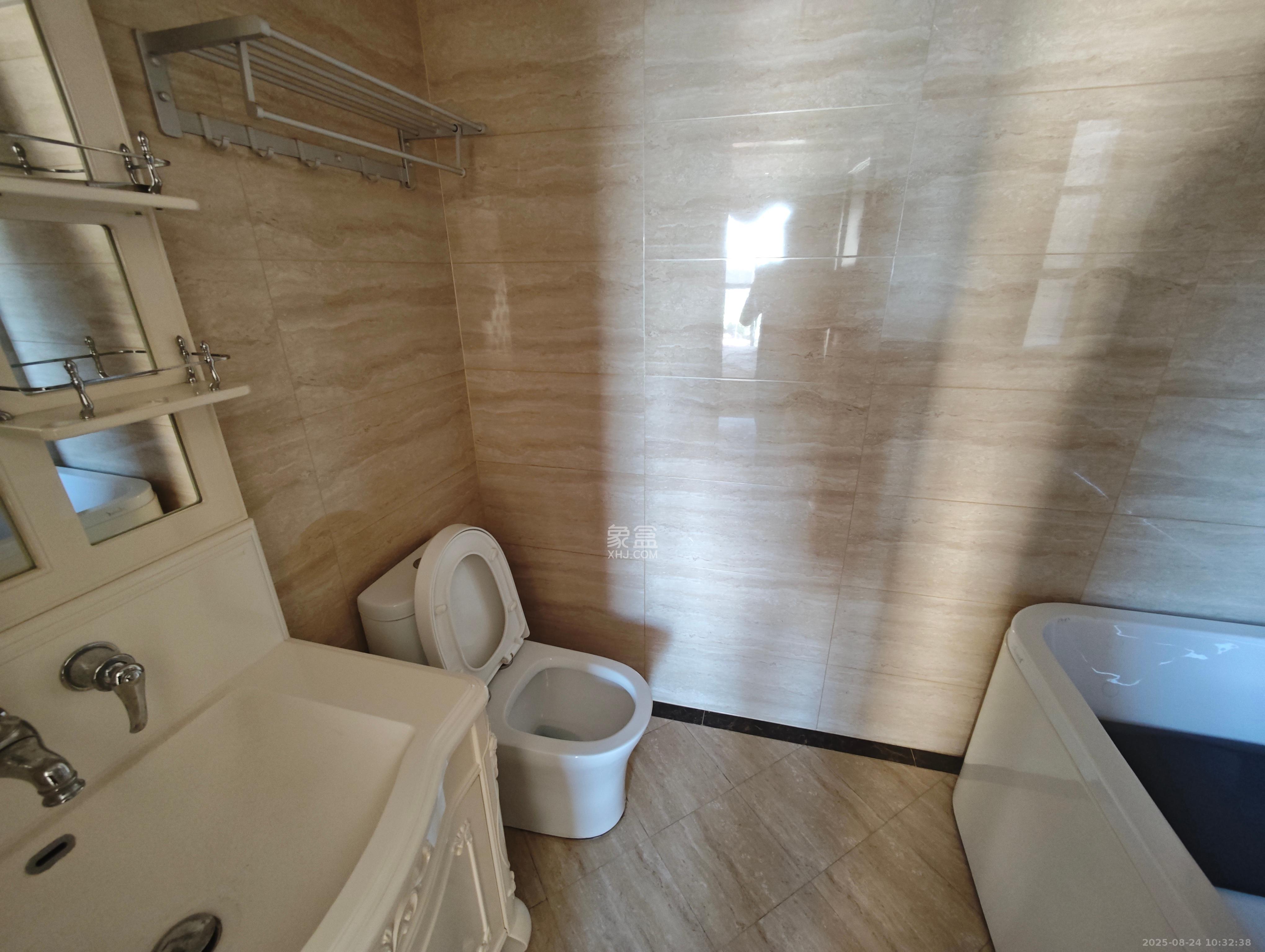 中建芙蓉嘉苑  3室2厅2卫   3800.00元/月室内图